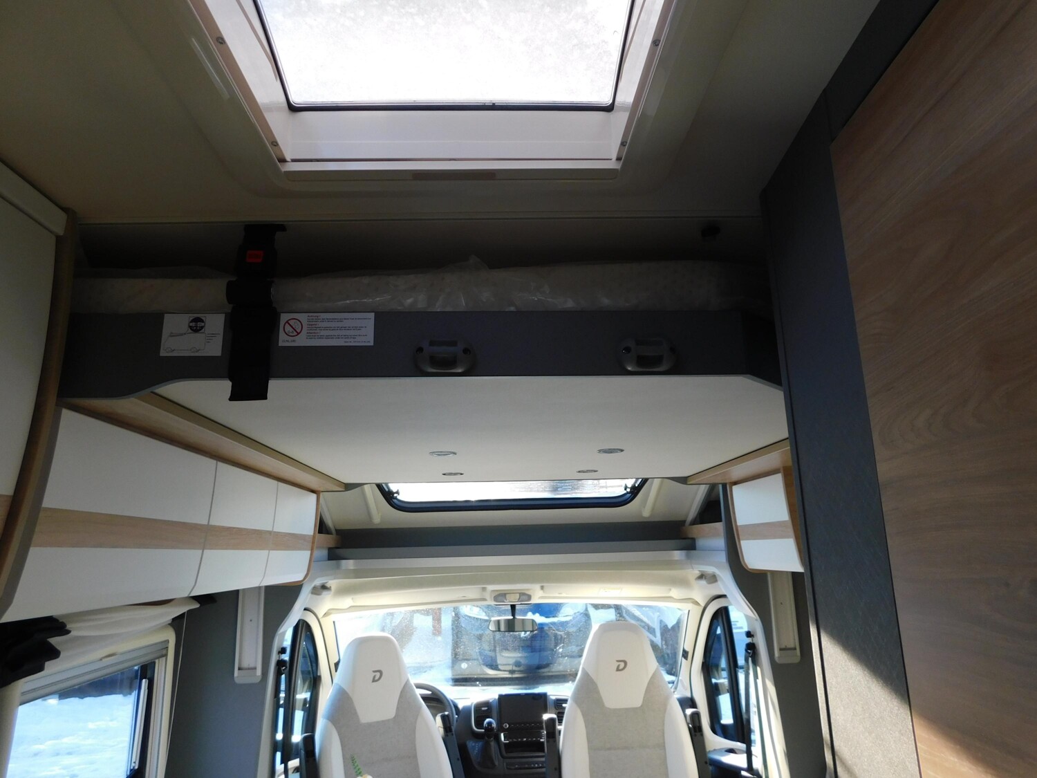 Dethleffs Just Camp T 6812 EB Chassis-&Winterpakt, SAT+TV - Bild 15