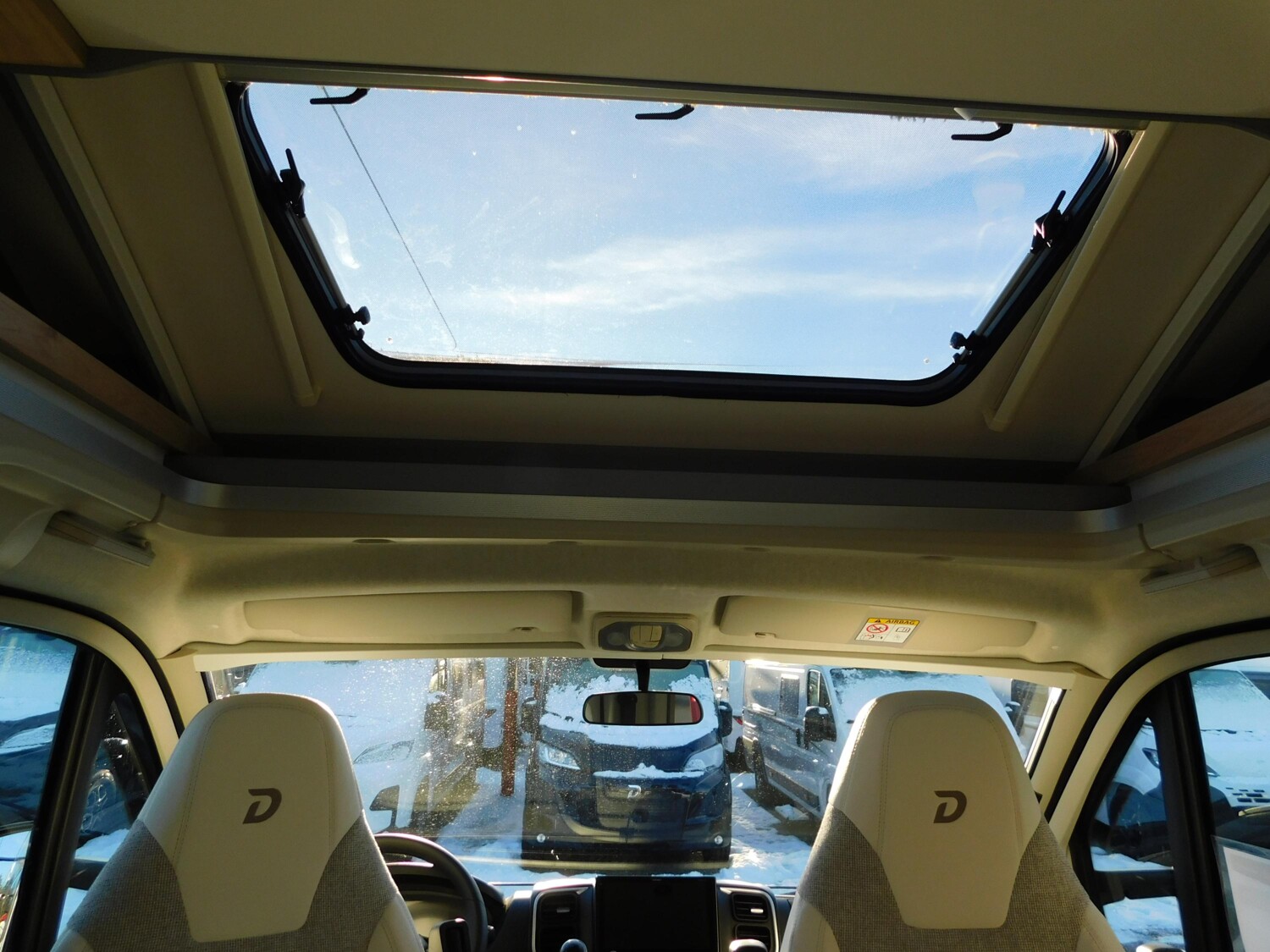 Dethleffs Just Camp T 6812 EB Chassis-&Winterpakt, SAT+TV - Bild 16