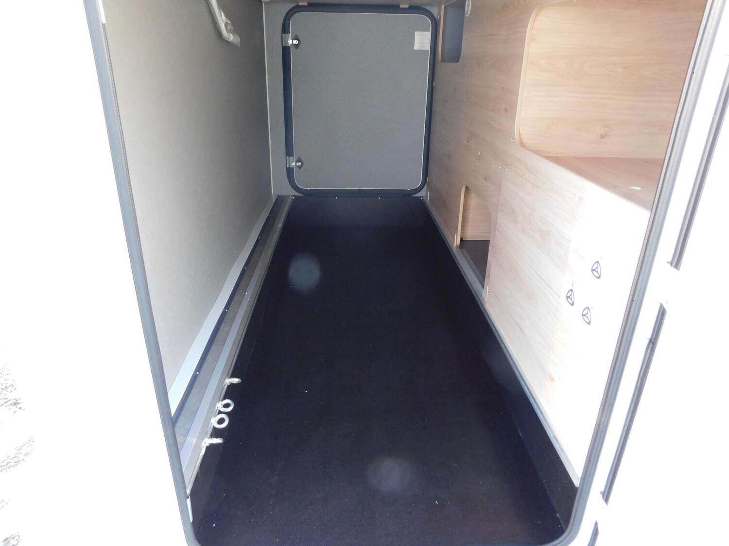 Dethleffs Just Camp T 6812 EB Chassis-&Winterpakt, SAT+TV - Bild 17