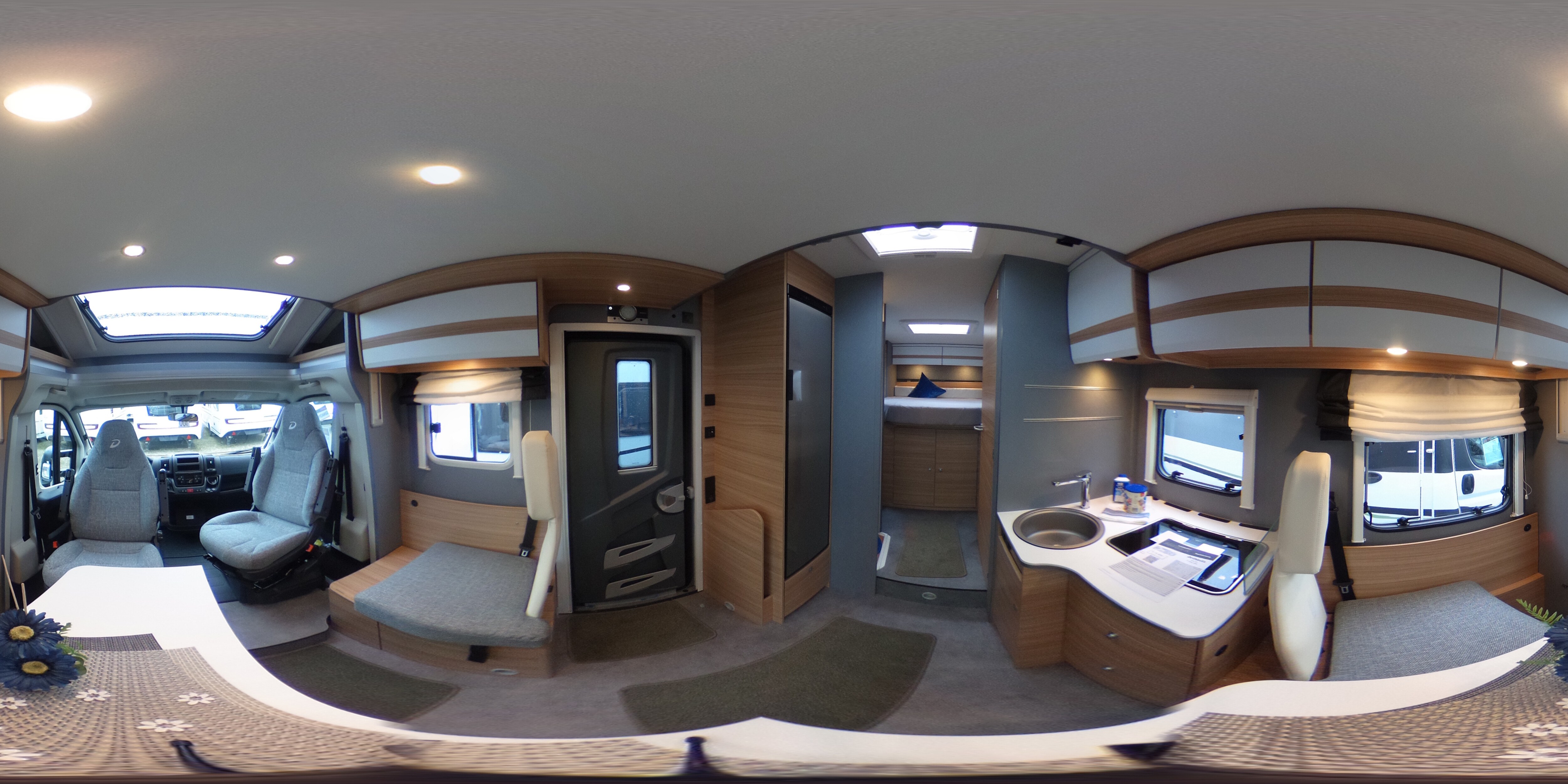 360° Ansicht Dethleffs Just 90 T 7052 DBL Hubbett, Navi+Rückfahrkamera