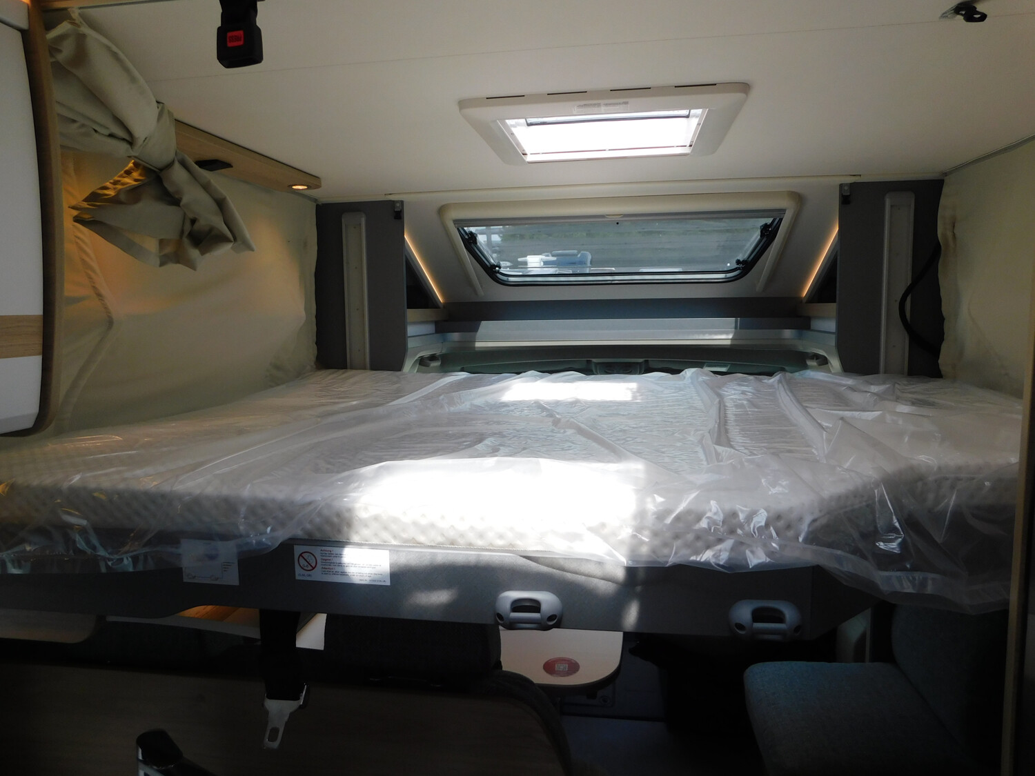 Dethleffs Just Camp T 7052 EB Winterpaket, Hubbett, isofix - Bild 15