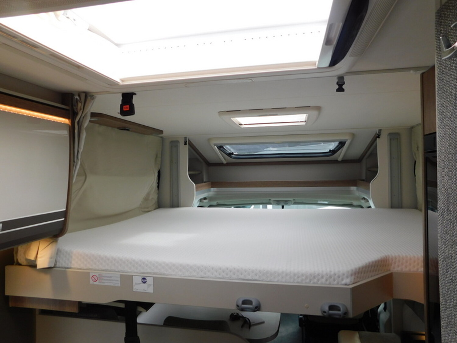 Dethleffs Trend  T 7057 EB Hubbett, Navi+RFK, Markise, uvm - Dethleffs Reisemobil 2020 - Bild 17 Dethleffs Trend  T 7057 EB Hubbett, Navi+RFK, Markise, uvm - Bild 17