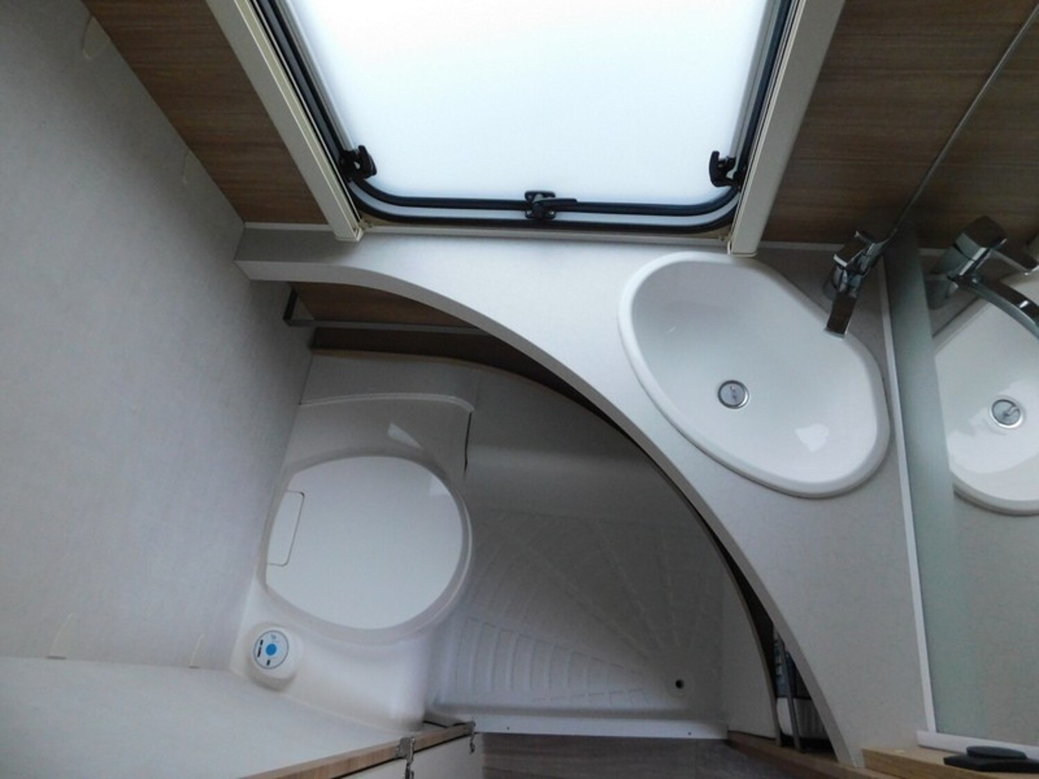 Fendt Bianco Activ 465 SGE Vorzelt, SAT+TV, 1800 kg, - Fendt Caravan 2022 - Bild 12 Fendt Bianco Activ 465 SGE Vorzelt, SAT+TV, 1800 kg, - Bild 12