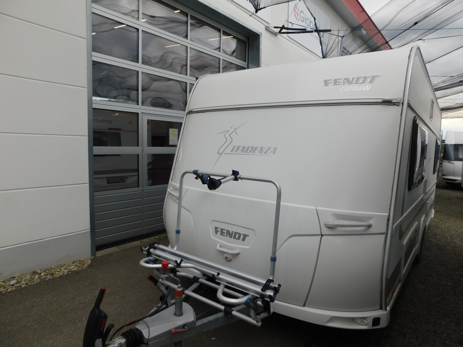 Fendt Tendenza 495 SF Mover, Fahrradträger, Vorzelt - Bild 2