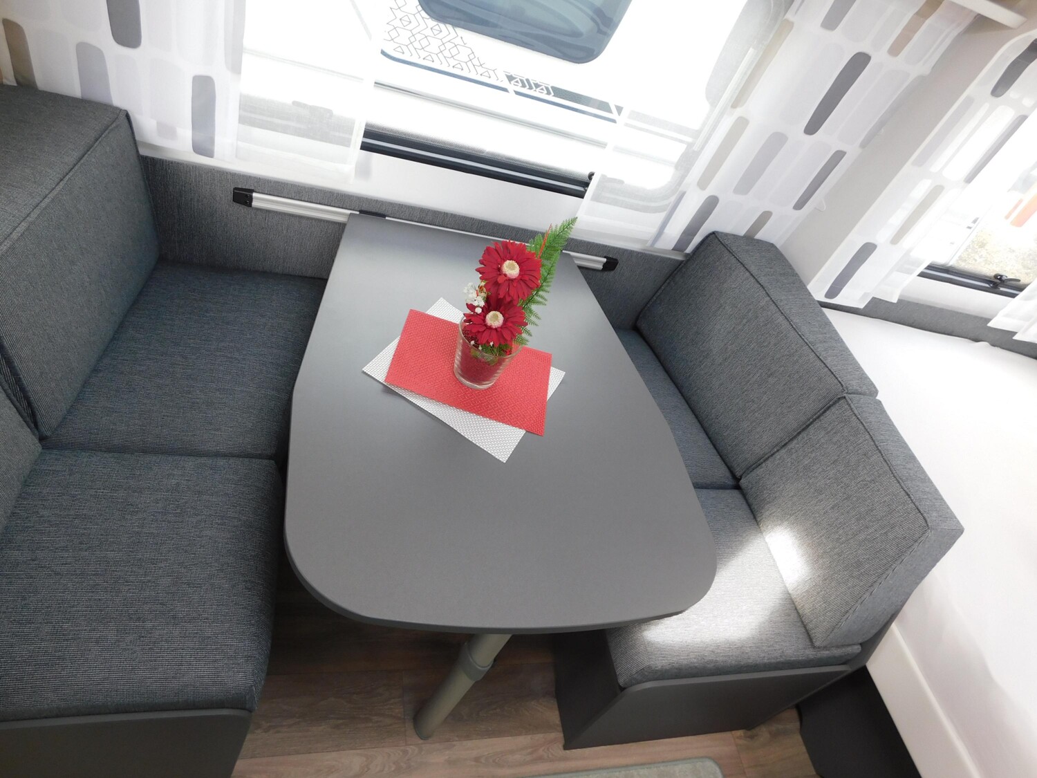 Fendt Apero 495 SKM MJ26 ! TV-Halter,2T-Achse,45L Tank - Bild 10