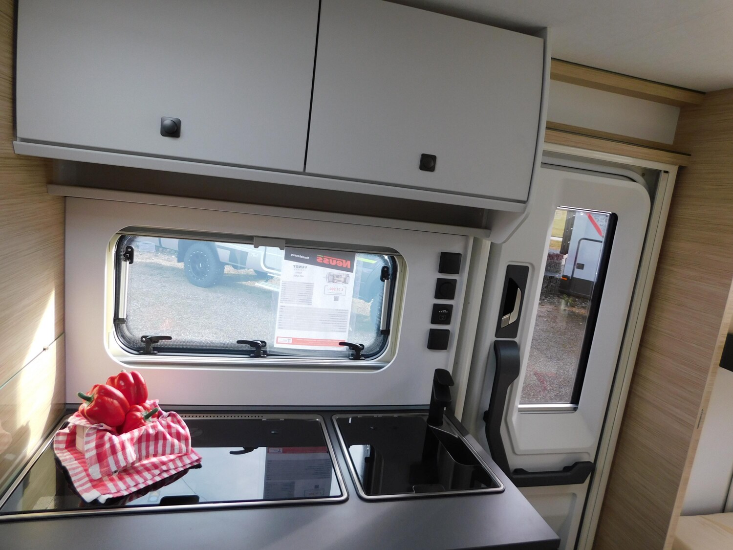 Fendt Apero 495 SKM MJ26 ! TV-Halter,2T-Achse,45L Tank - Bild 15