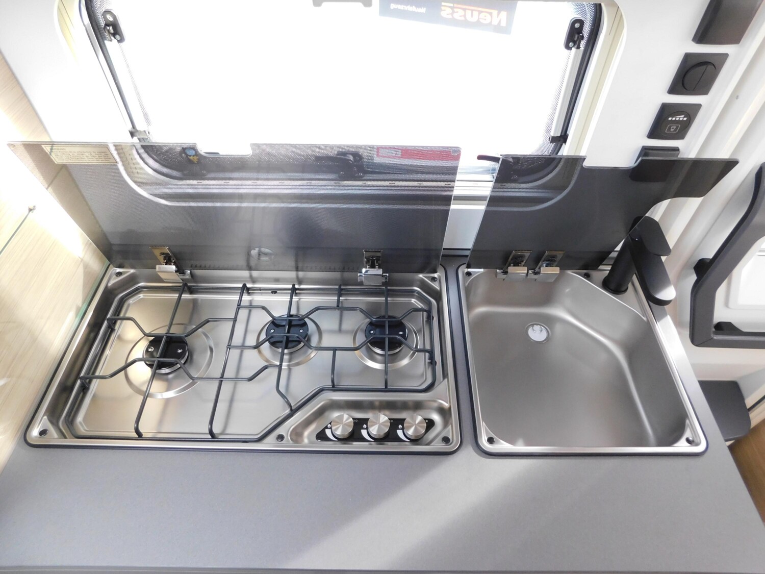 Fendt Apero 495 SKM MJ26 ! TV-Halter,2T-Achse,45L Tank - Bild 16