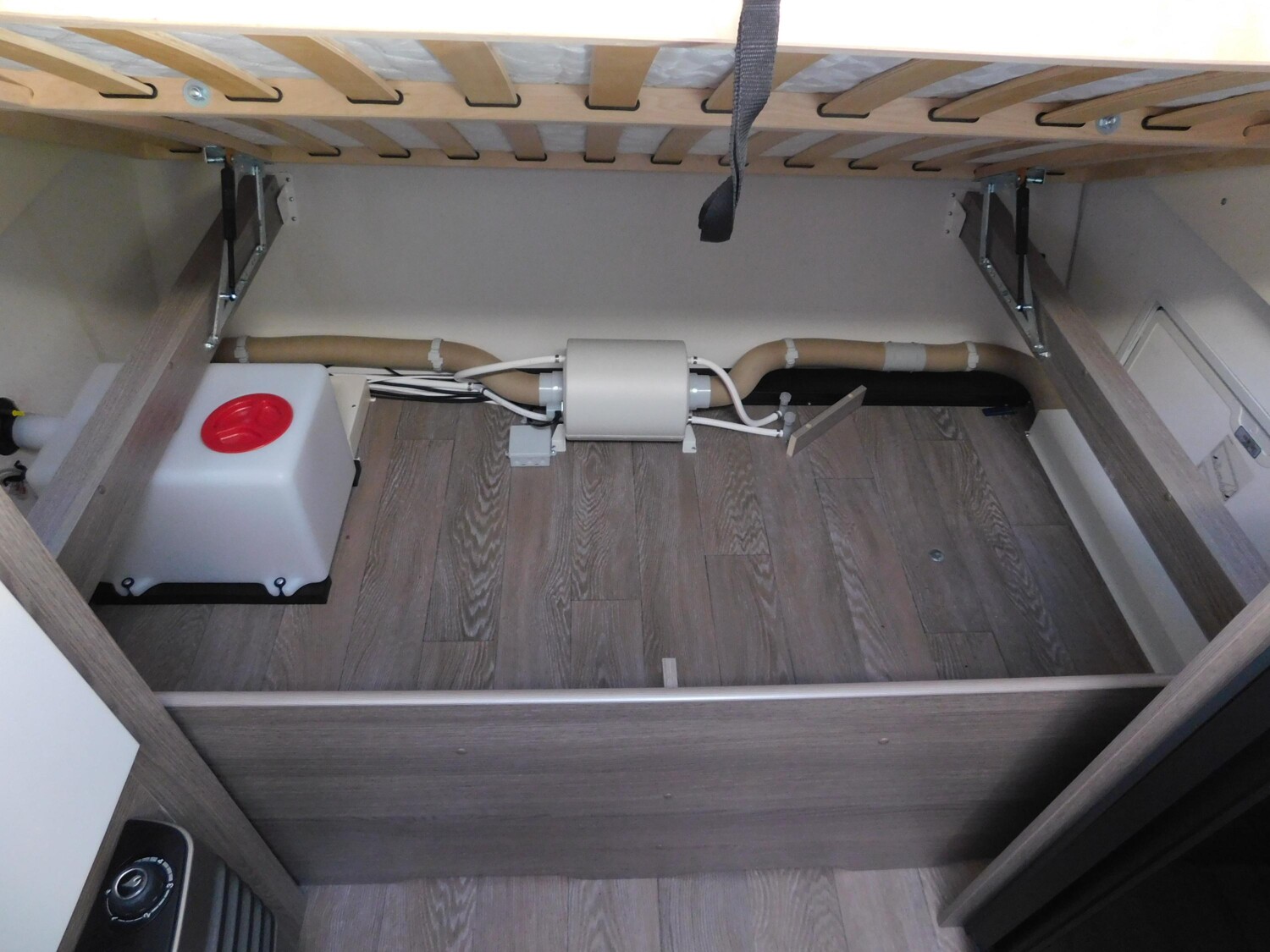 Hobby OnTour 390 SF Sackmarkise, Dachklima - Bild 16
