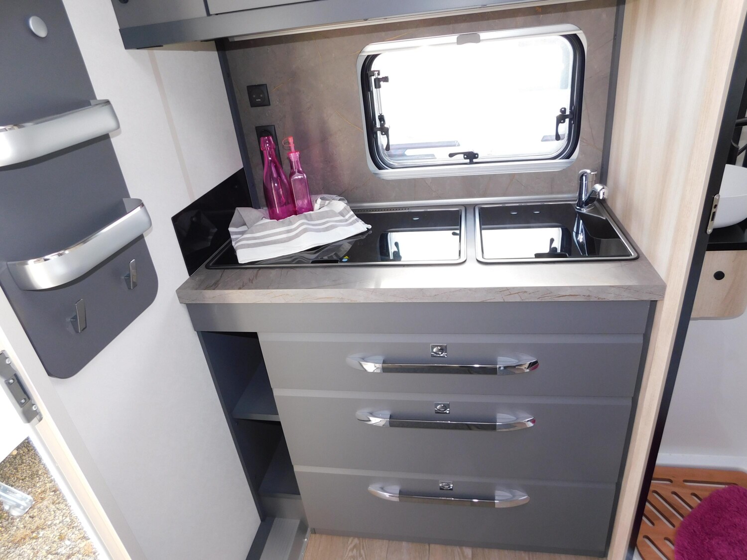 Hobby De Luxe 460 SFf 2026er, TV-Halter, Hobby-Connect - Bild 17