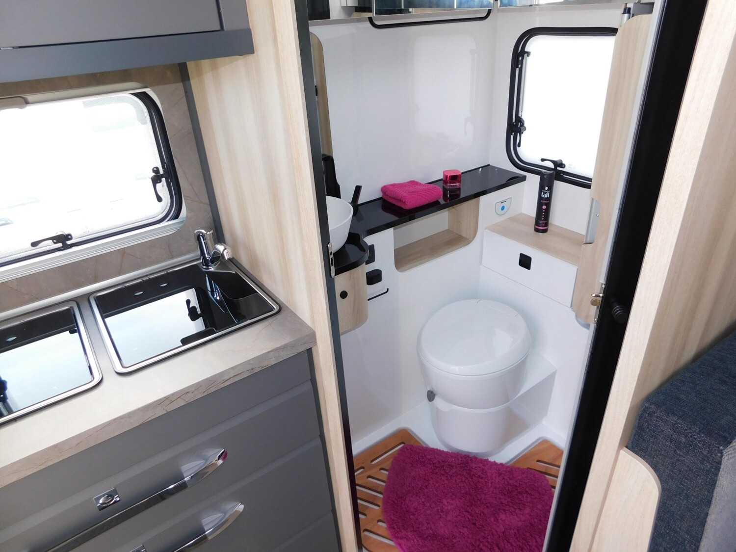 Hobby De Luxe 460 SFf 2026er, TV-Halter, Hobby-Connect - Bild 7