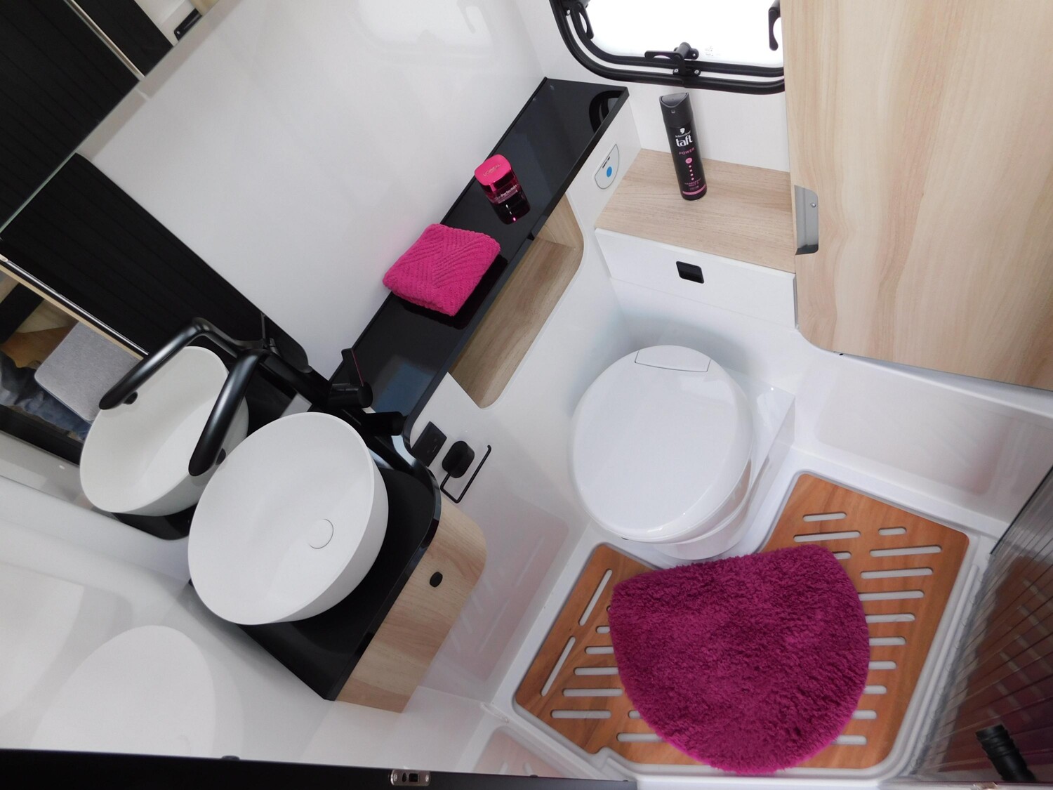 Hobby De Luxe 460 SFf 2026er, TV-Halter, Hobby-Connect - Bild 8