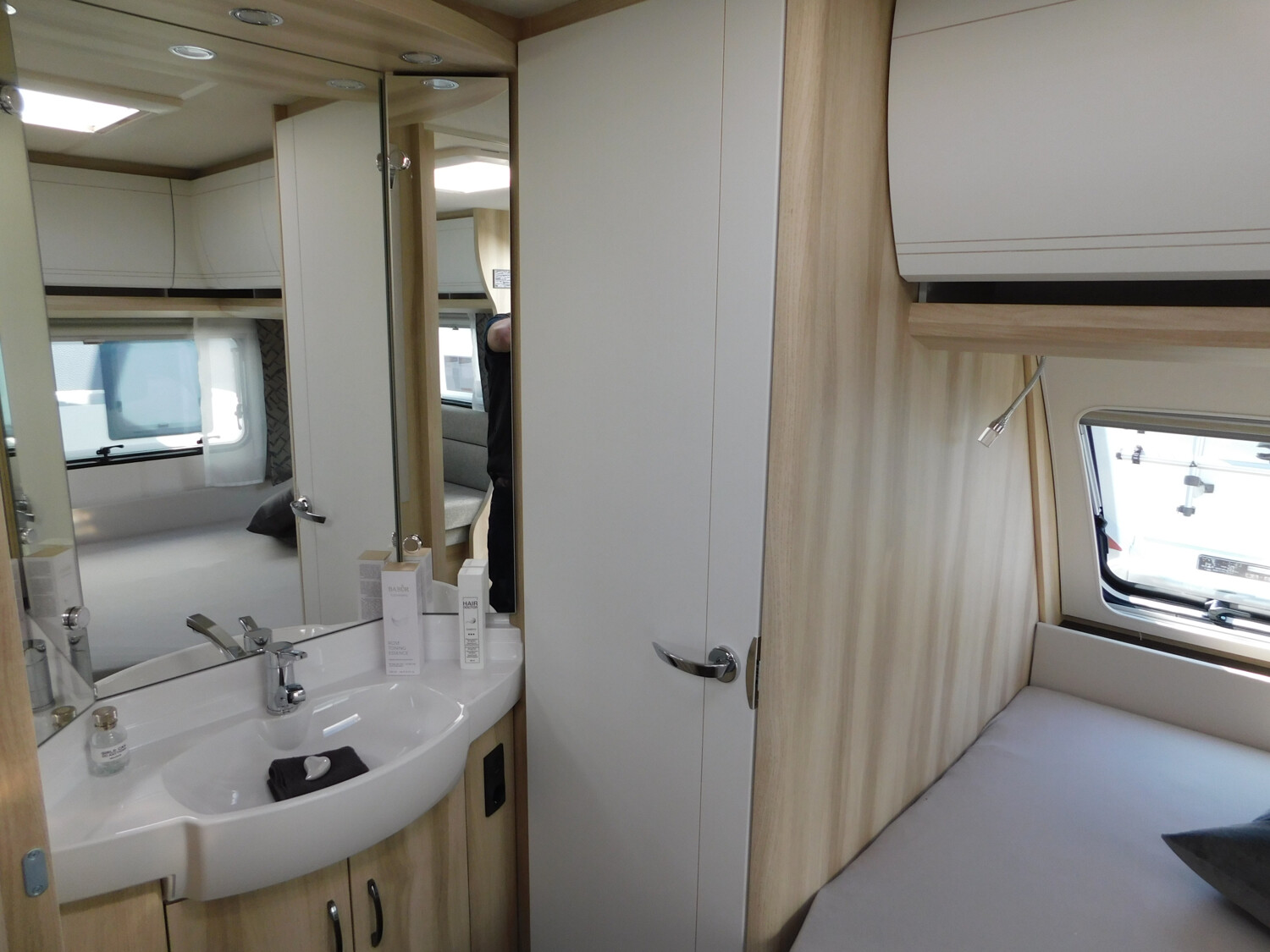 Hobby De Luxe 460 UFe IC-Line, Mover, Autark, Radträg. - Bild 14