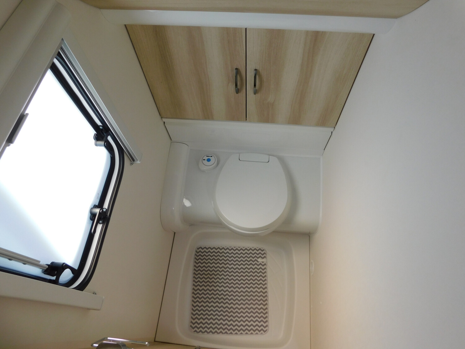 Hobby De Luxe 460 UFe IC-Line, Mover, Autark, Radträg. - Bild 16