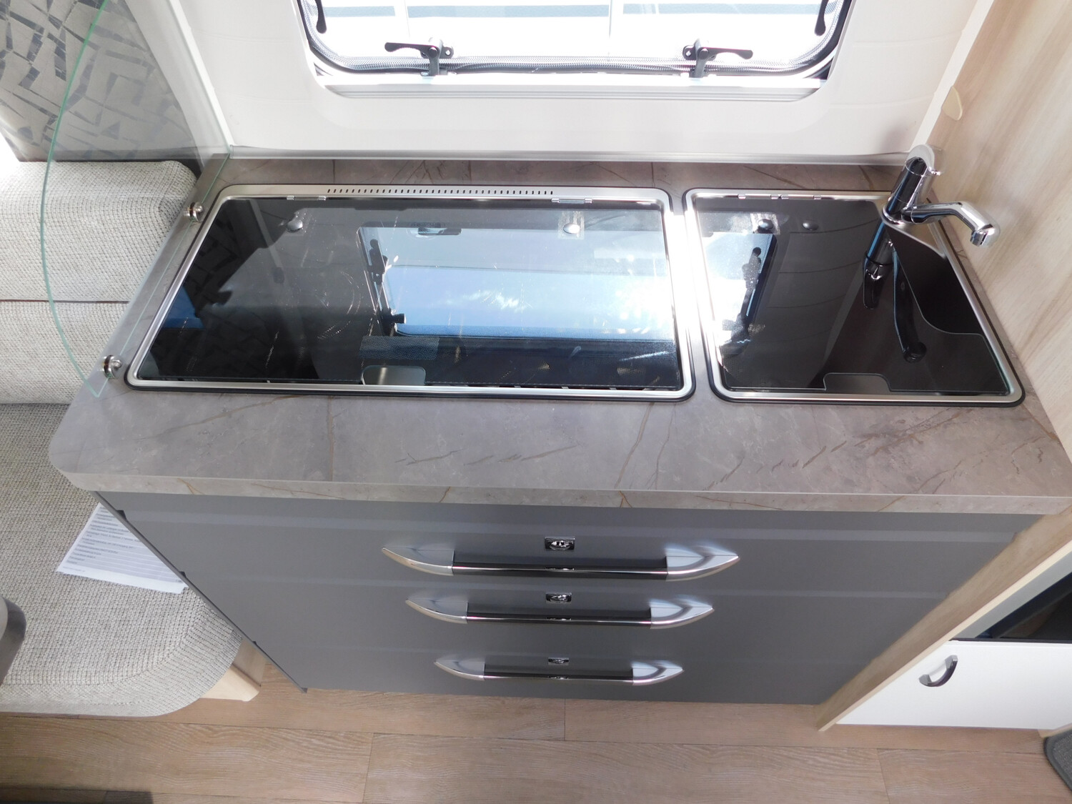 Hobby De Luxe 460 UFe IC-Line, Mover, Autark, Radträg. - Bild 8