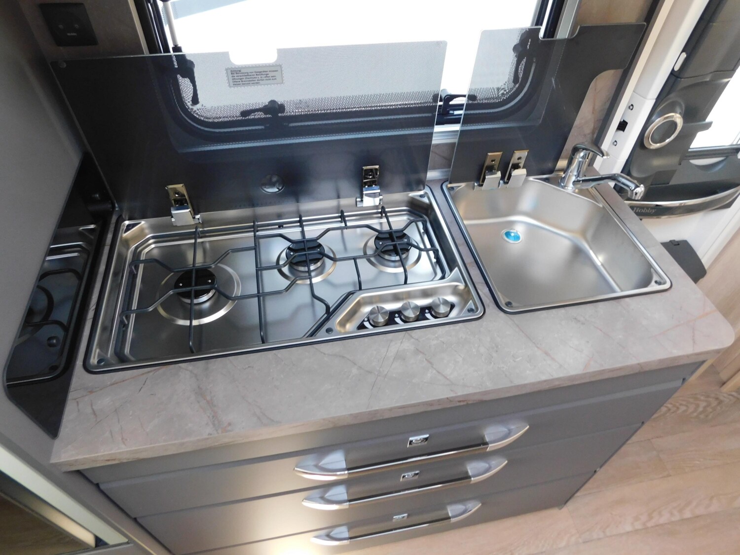 Hobby De Luxe 490 KMF Verfügbar ab November 2026 - Bild 14