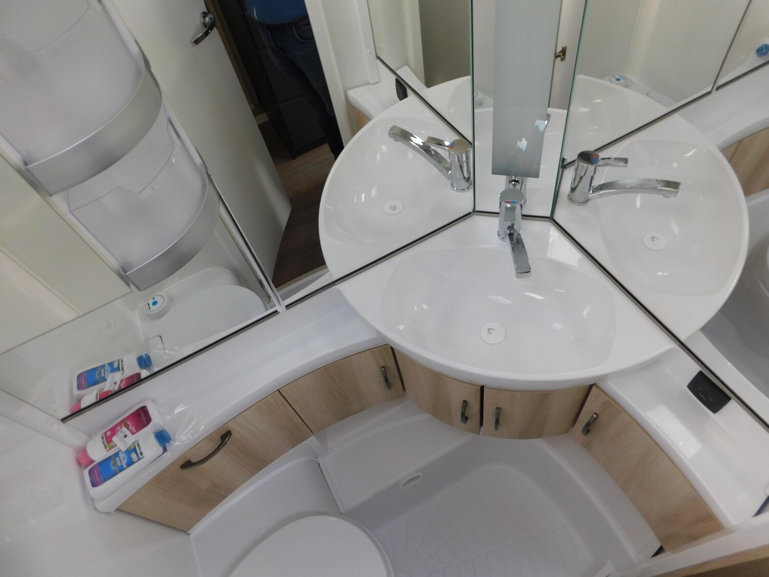 Hobby De Luxe 490 KMF Verfügbar ab November 2026 - Bild 16