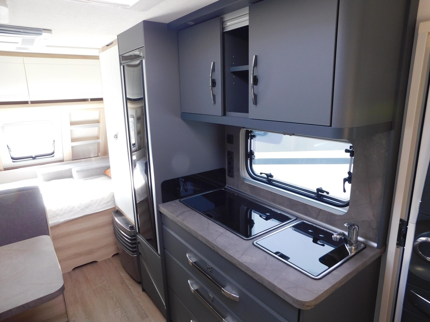 Hobby De Luxe 490 KMF Verfügbar ab November 2026 - Bild 5