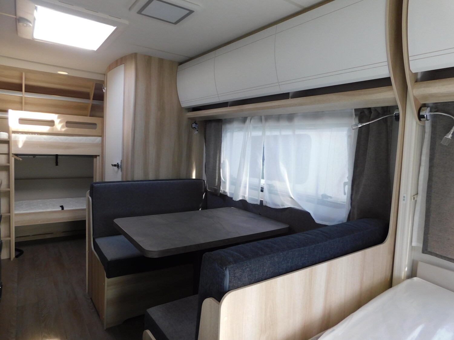 Hobby De Luxe 490 KMF Verfügbar ab November 2026 - Bild 6