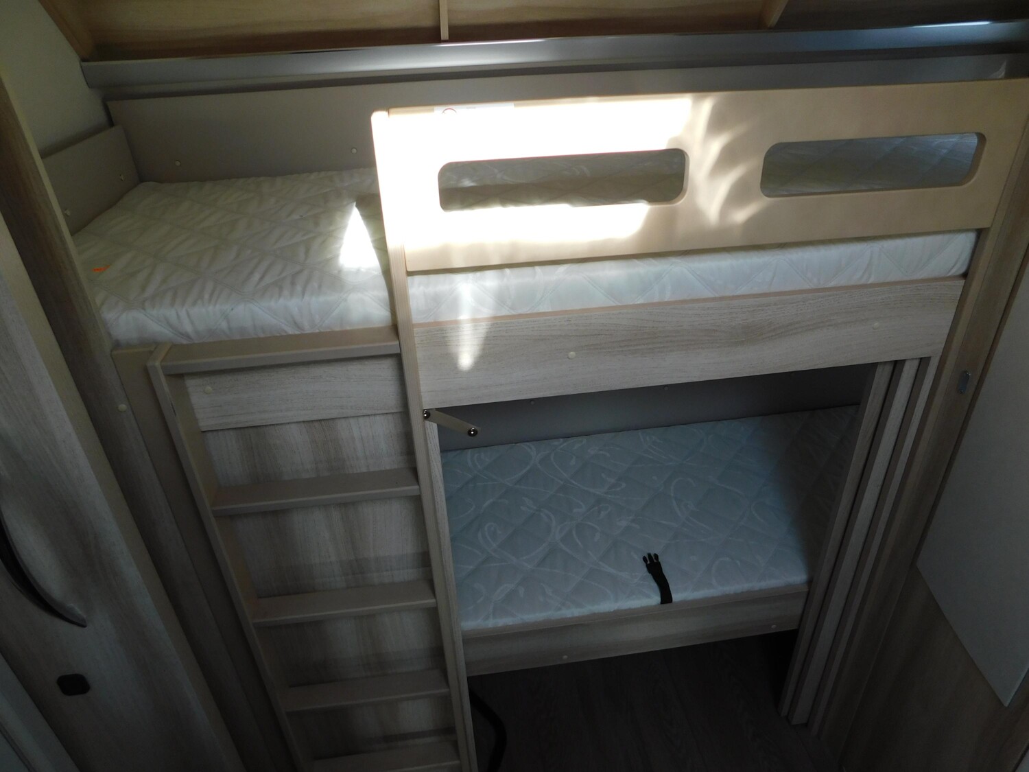 Hobby De Luxe 490 KMF Verfügbar ab November 2026 - Bild 8