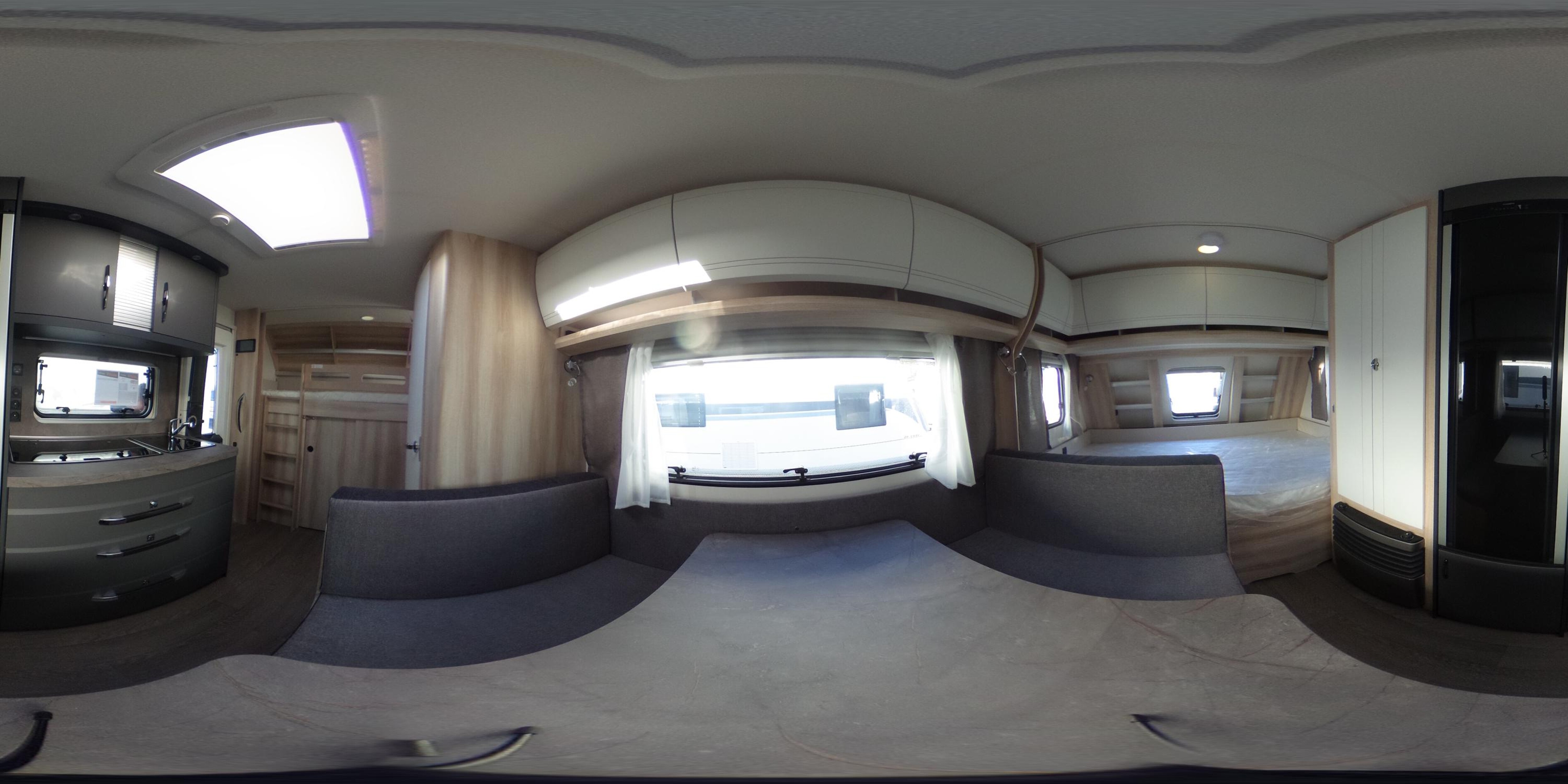 360° Ansicht Hobby De Luxe 490 KMF 1.800 kg, Fahrradtr, Garage