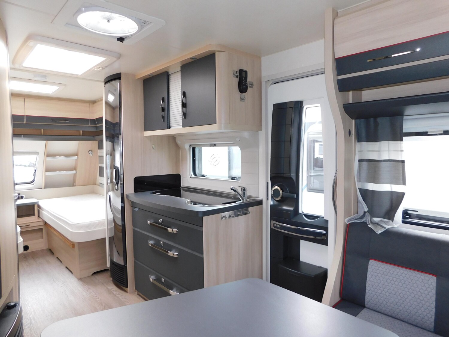 Hobby De Luxe Edition 495 UL Mover, Markise, MaxxFan - Hobby Caravan 2021 - Bild 6 Hobby De Luxe Edition 495 UL Mover, Markise, MaxxFan - Bild 6