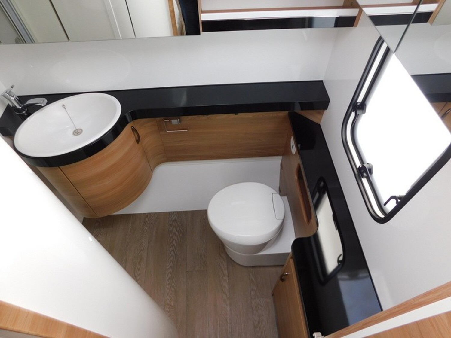 Hobby De Luxe 495 WFB Fahrradträger, Monocontrol CS, - Hobby Caravan 2022 - Bild 11 Hobby De Luxe 495 WFB Fahrradträger, Monocontrol CS, - Bild 11