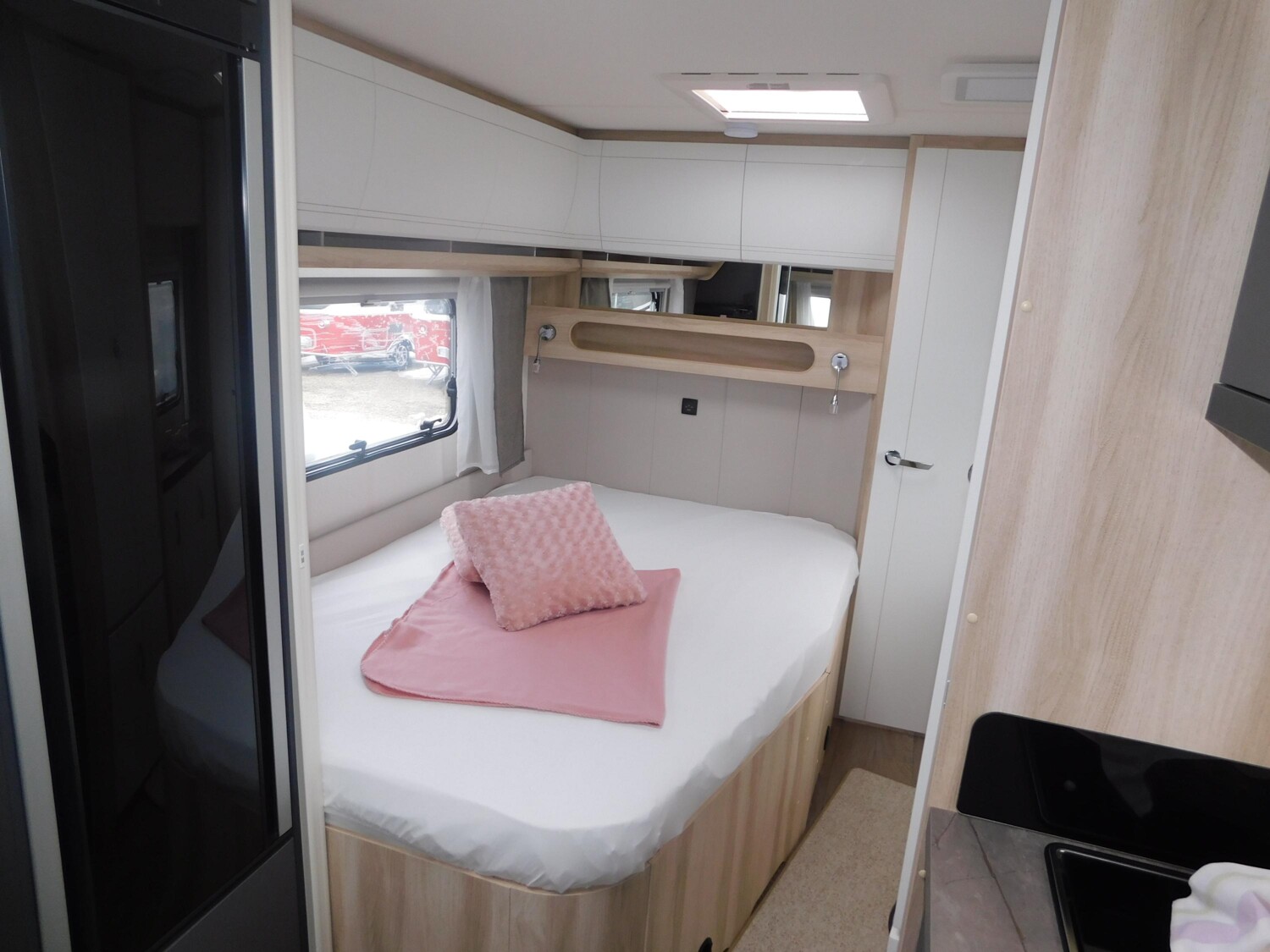 Hobby De Luxe 495 WFB Combi6E, TV-Halter, 1800Kg - Bild 10