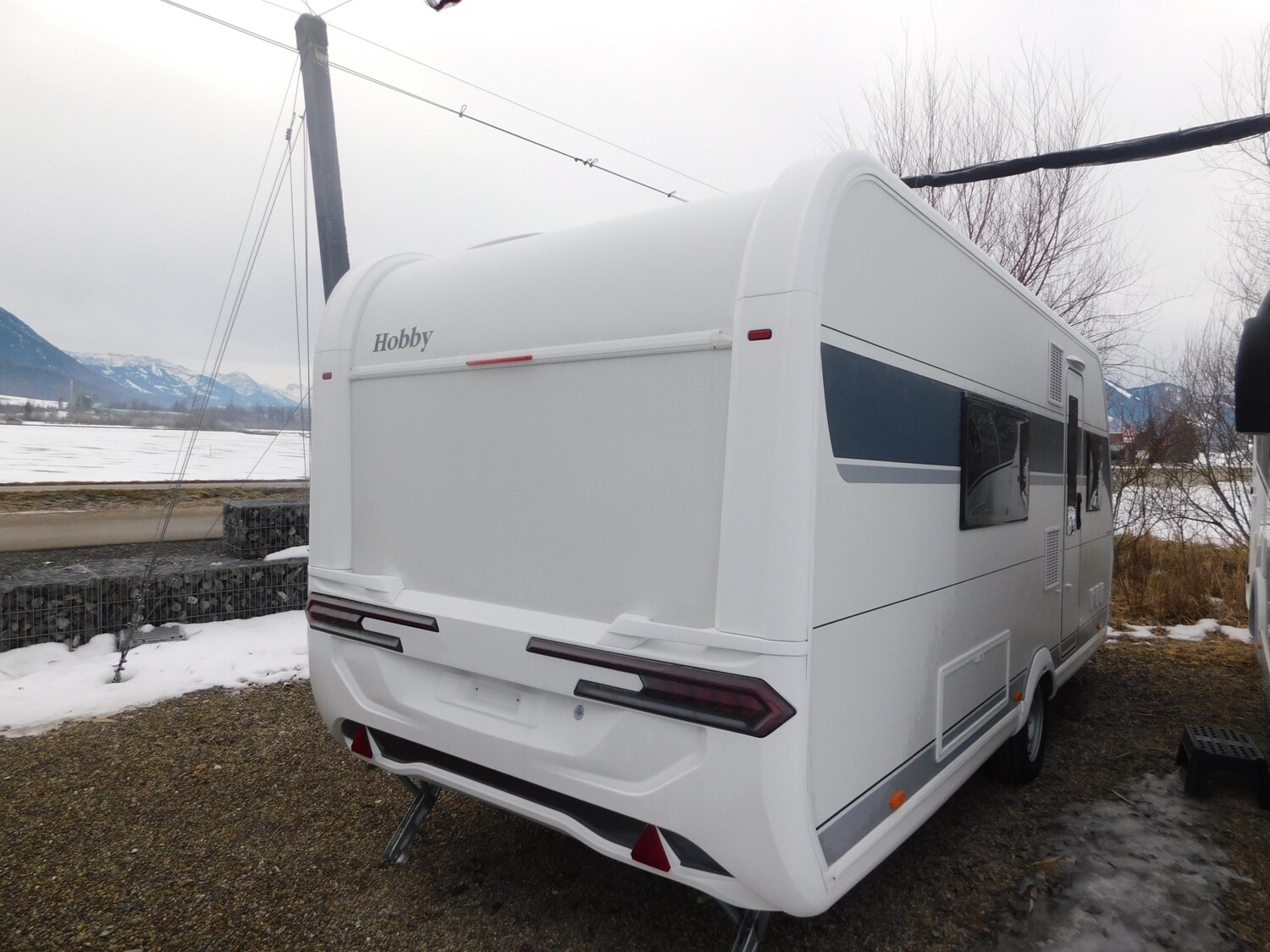 Hobby De Luxe 495 WFB Combi6E, TV-Halter, 1800Kg - Bild 4