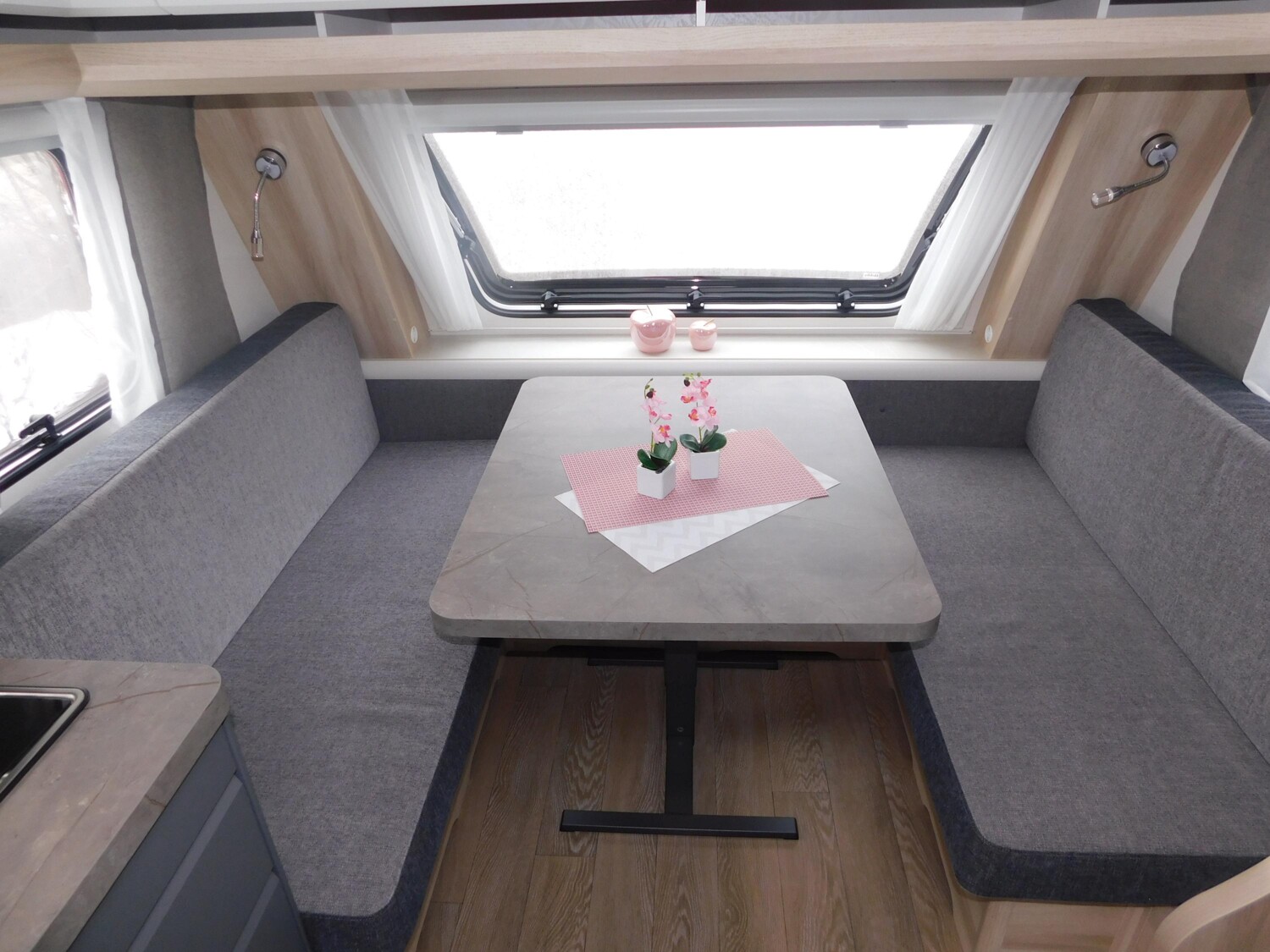 Hobby De Luxe 495 WFB Combi6E, TV-Halter, 1800Kg - Bild 5