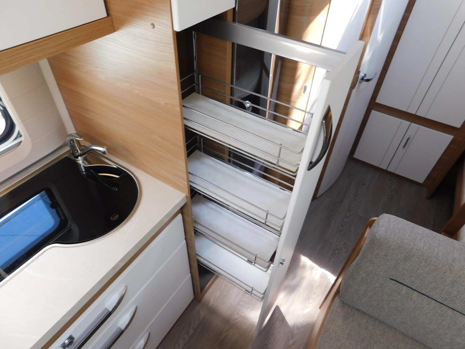 Hobby De Luxe 545 KMF Klima, Mover, Vorzelt, Autark - Bild 16