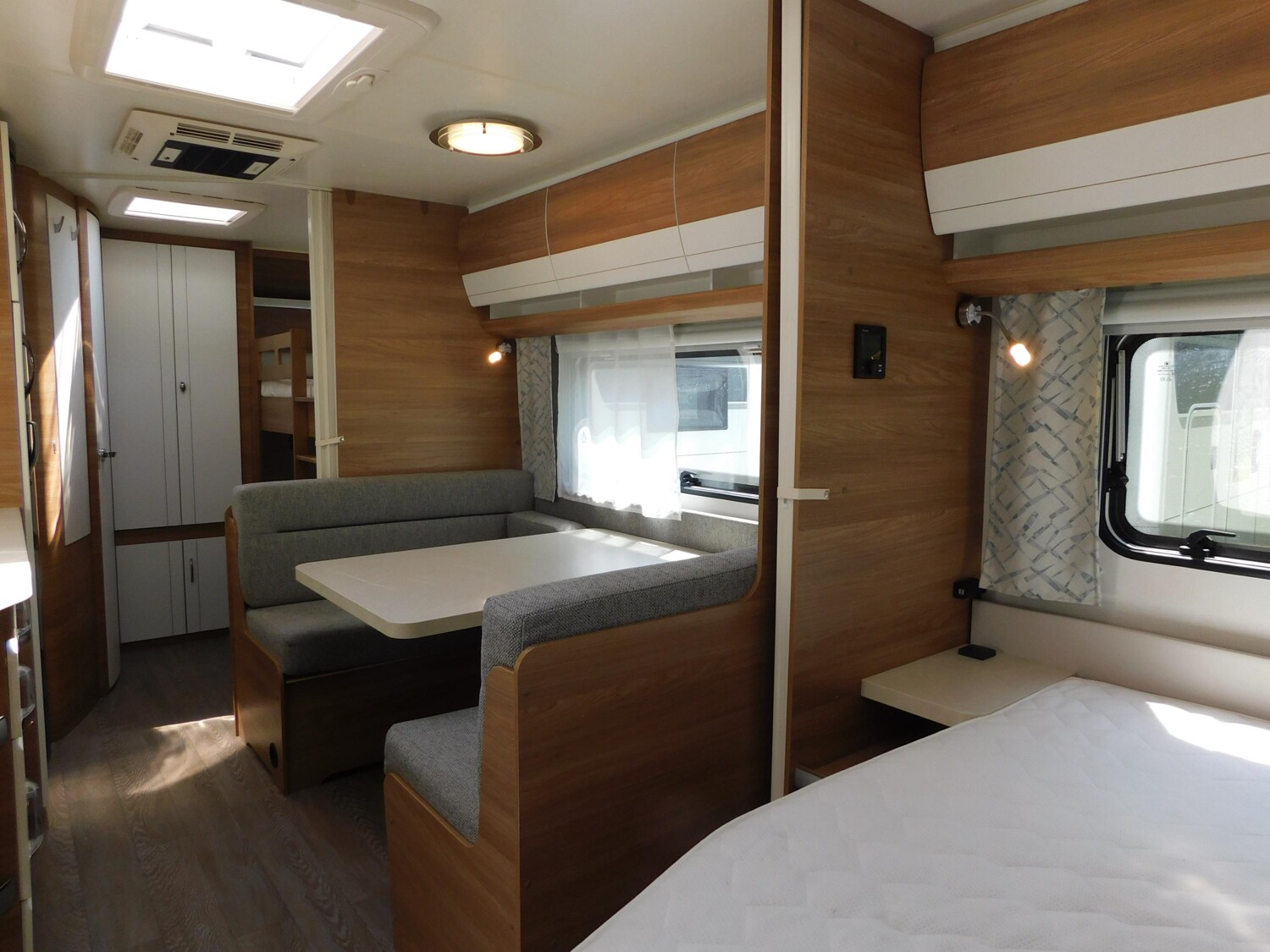 Hobby De Luxe 545 KMF Klima, Mover, Vorzelt, Autark - Bild 7