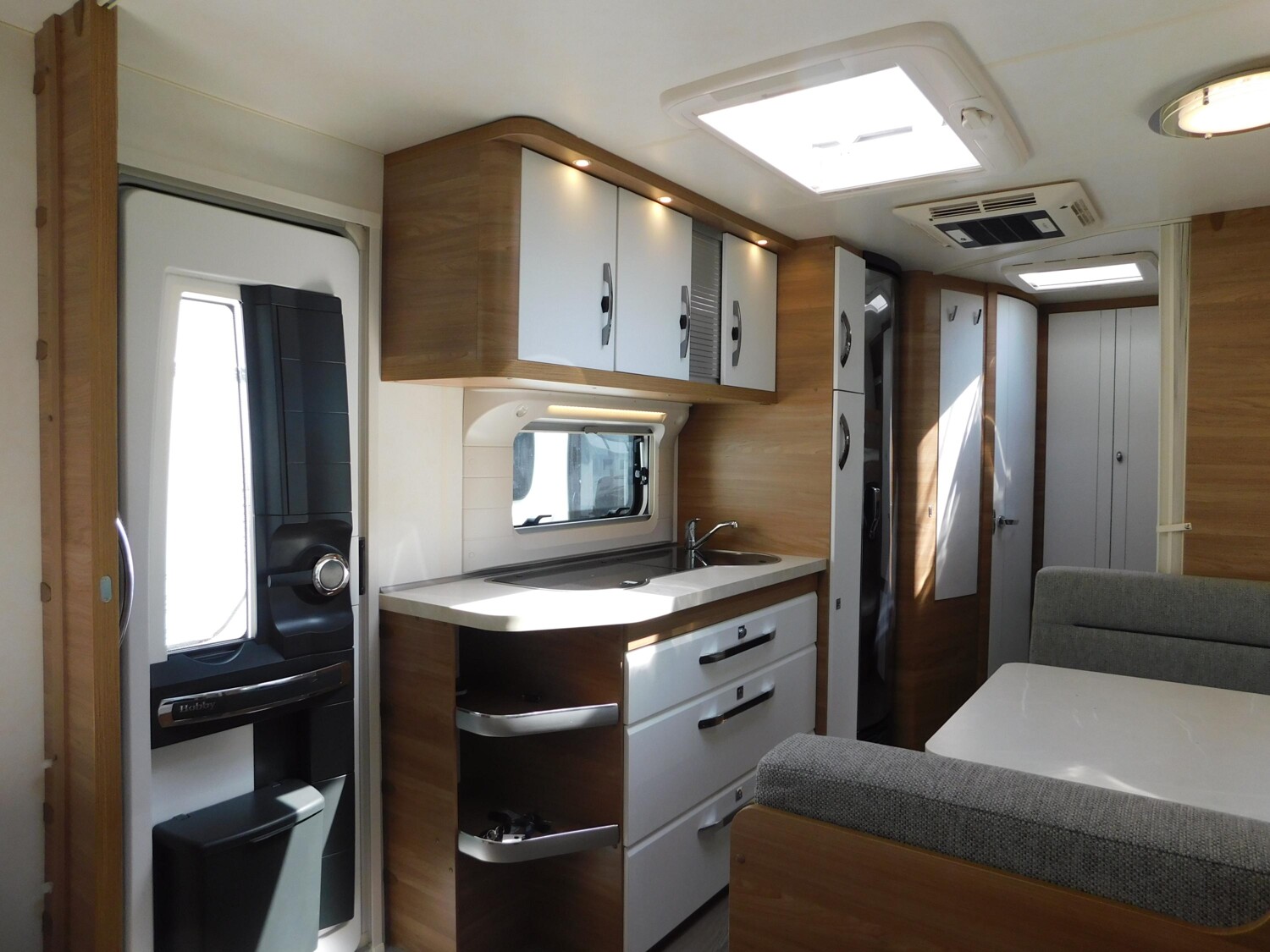 Hobby De Luxe 545 KMF Klima, Mover, Vorzelt, Autark - Bild 8