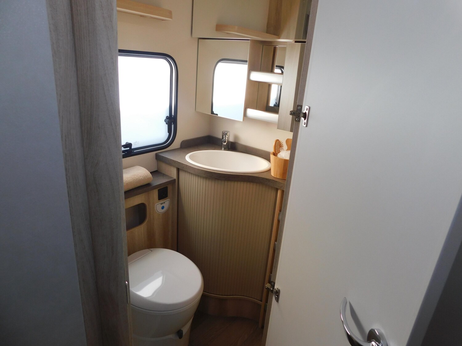 Hobby De Luxe 545 KMF Combi6E, 2T, Fahrradträger - Bild 14