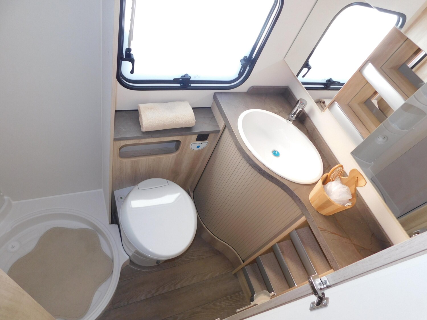 Hobby De Luxe 545 KMF Combi6E, 2T, Fahrradträger - Bild 15