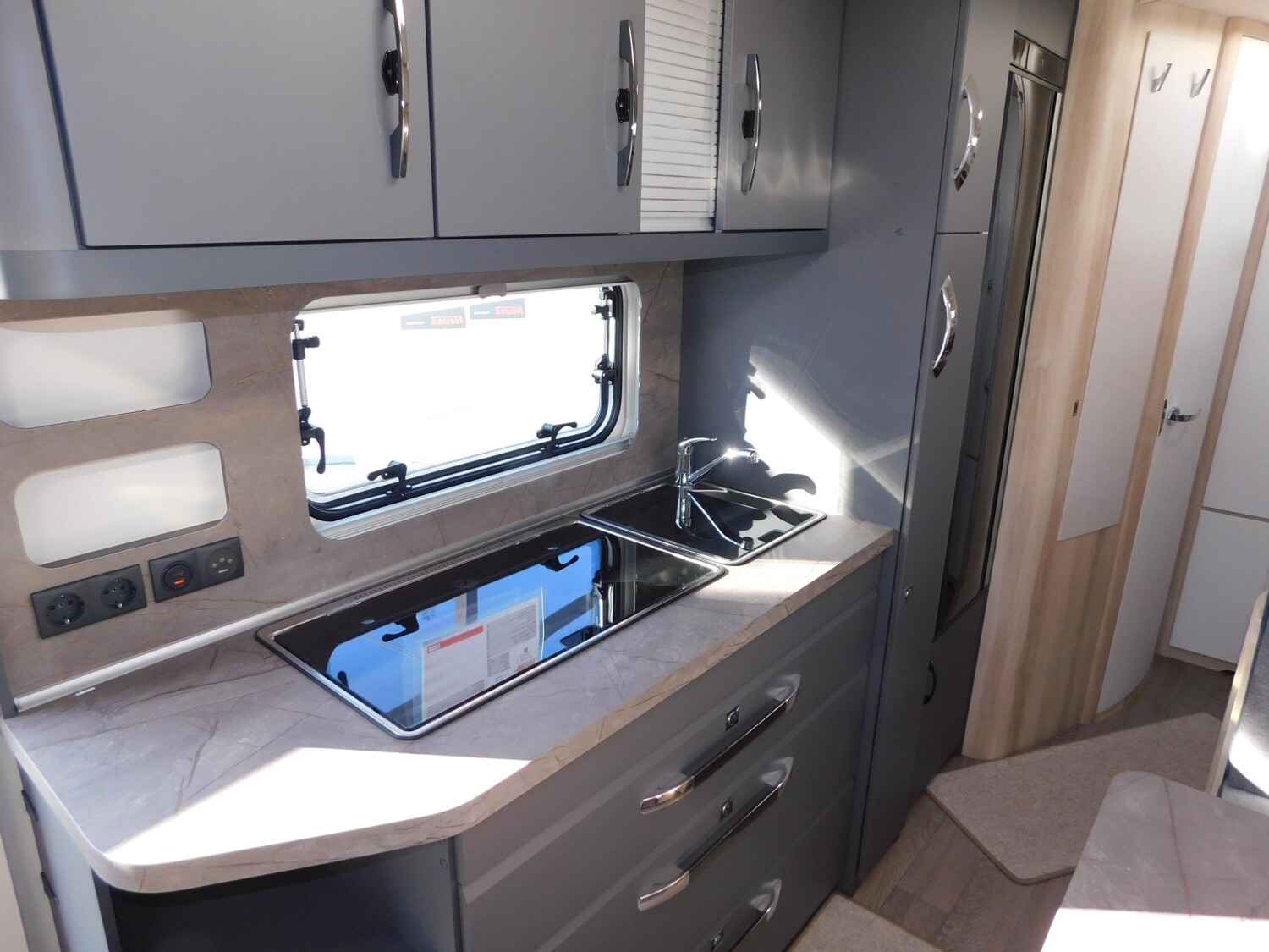 Hobby De Luxe 545 KMF Combi6E, 2T, Fahrradträger - Bild 6