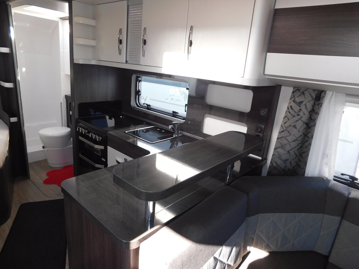 Hobby Prestige 560 FC ALDE-Heizung, Backofen, 2T-Achse - Bild 8