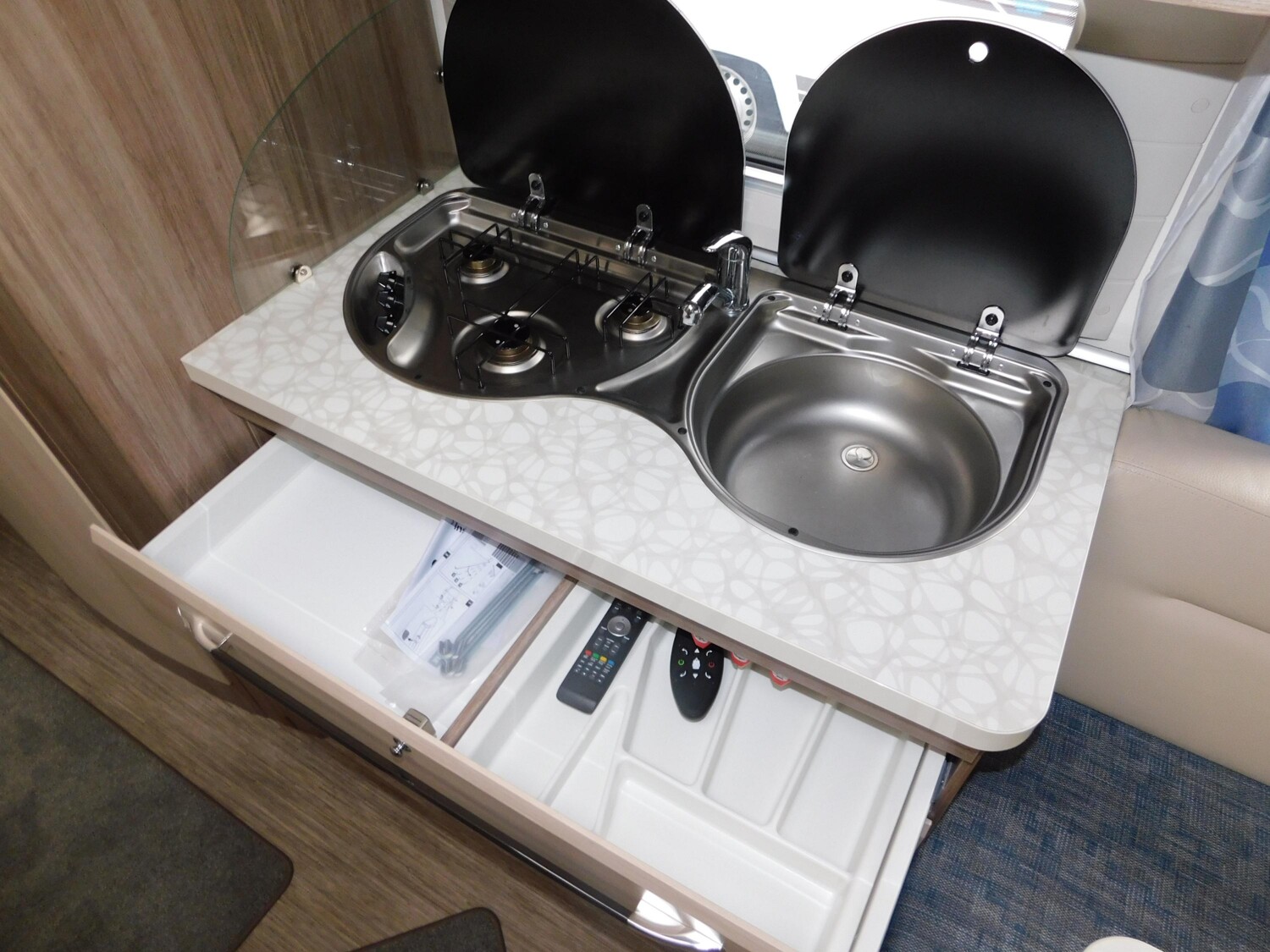 Hobby De Luxe Easy 560 FFE Mover+Markise+Duschkabine - Bild 10