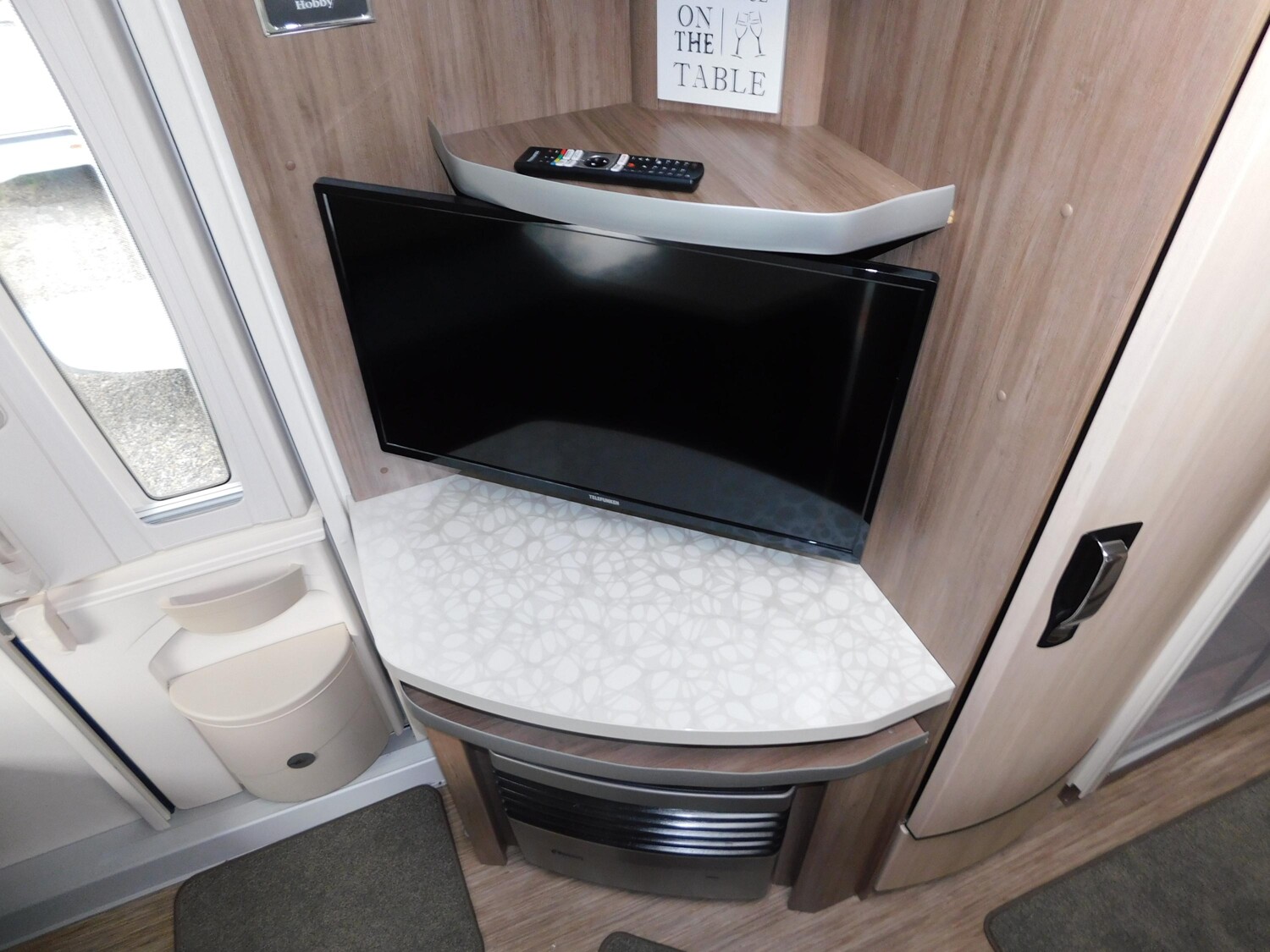 Hobby De Luxe Easy 560 FFE Mover+Markise+Duschkabine - Bild 11