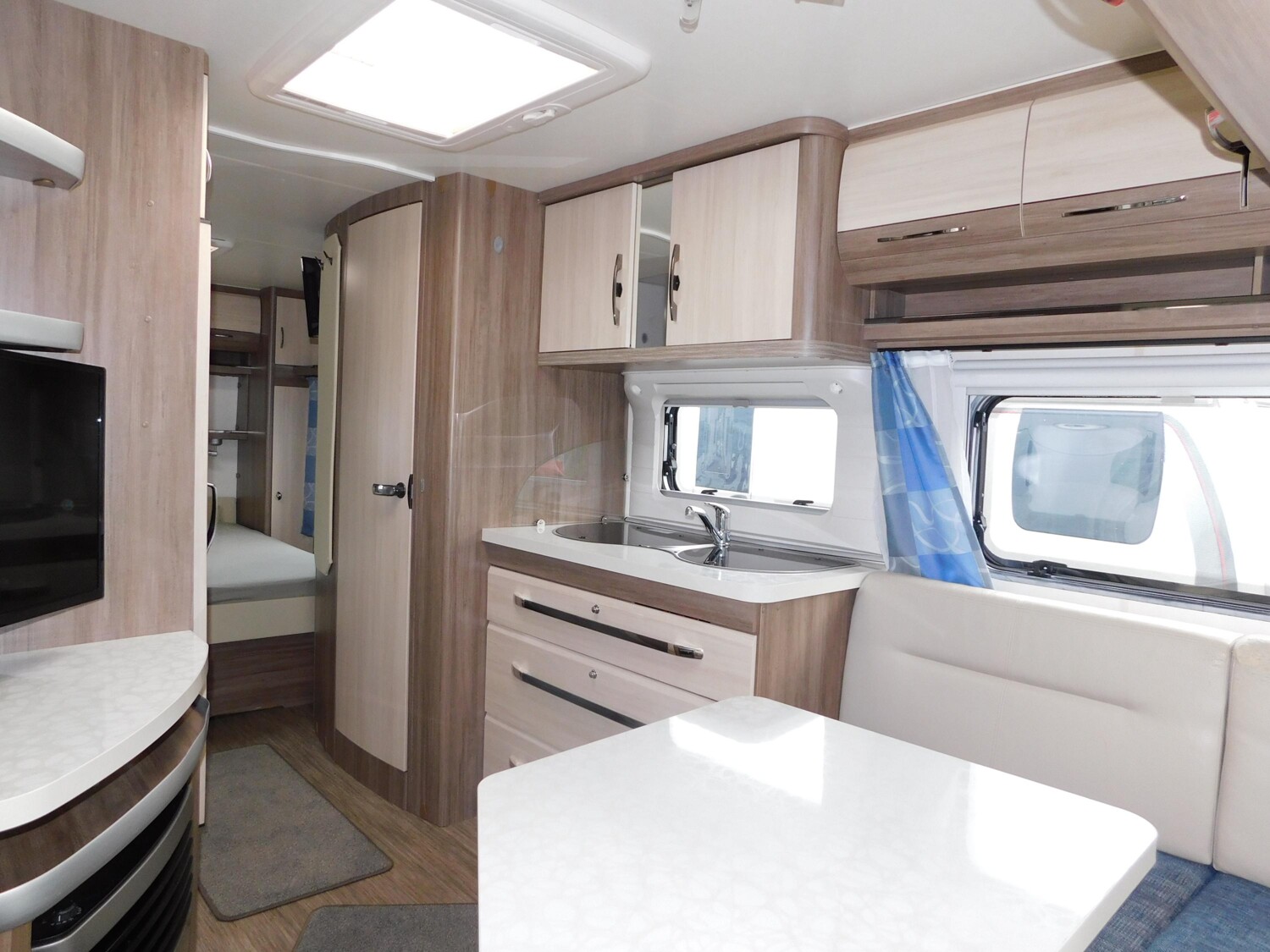 Hobby De Luxe Easy 560 FFE Mover+Markise+Duschkabine - Bild 5