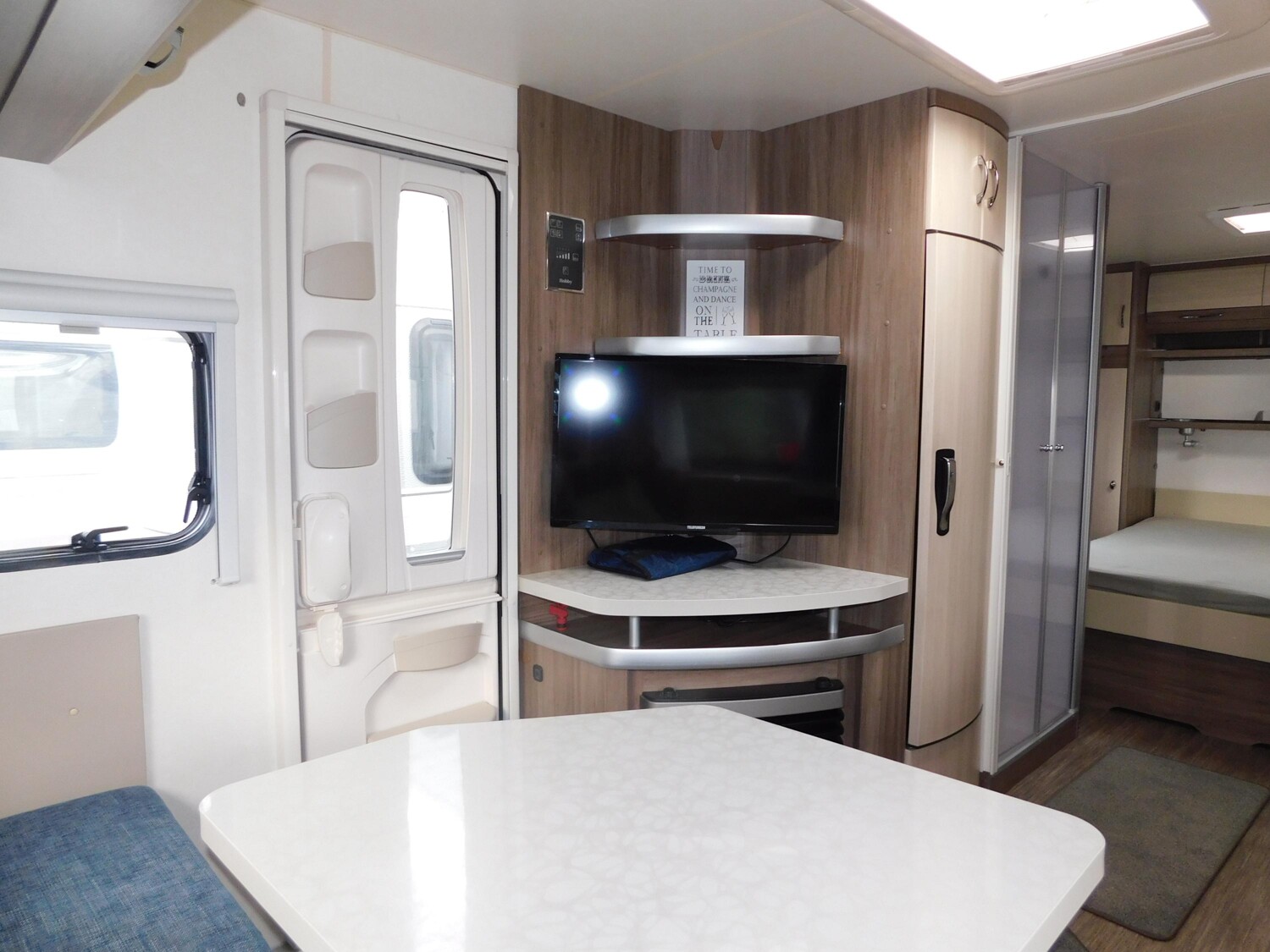 Hobby De Luxe Easy 560 FFE Mover+Markise+Duschkabine - Bild 6