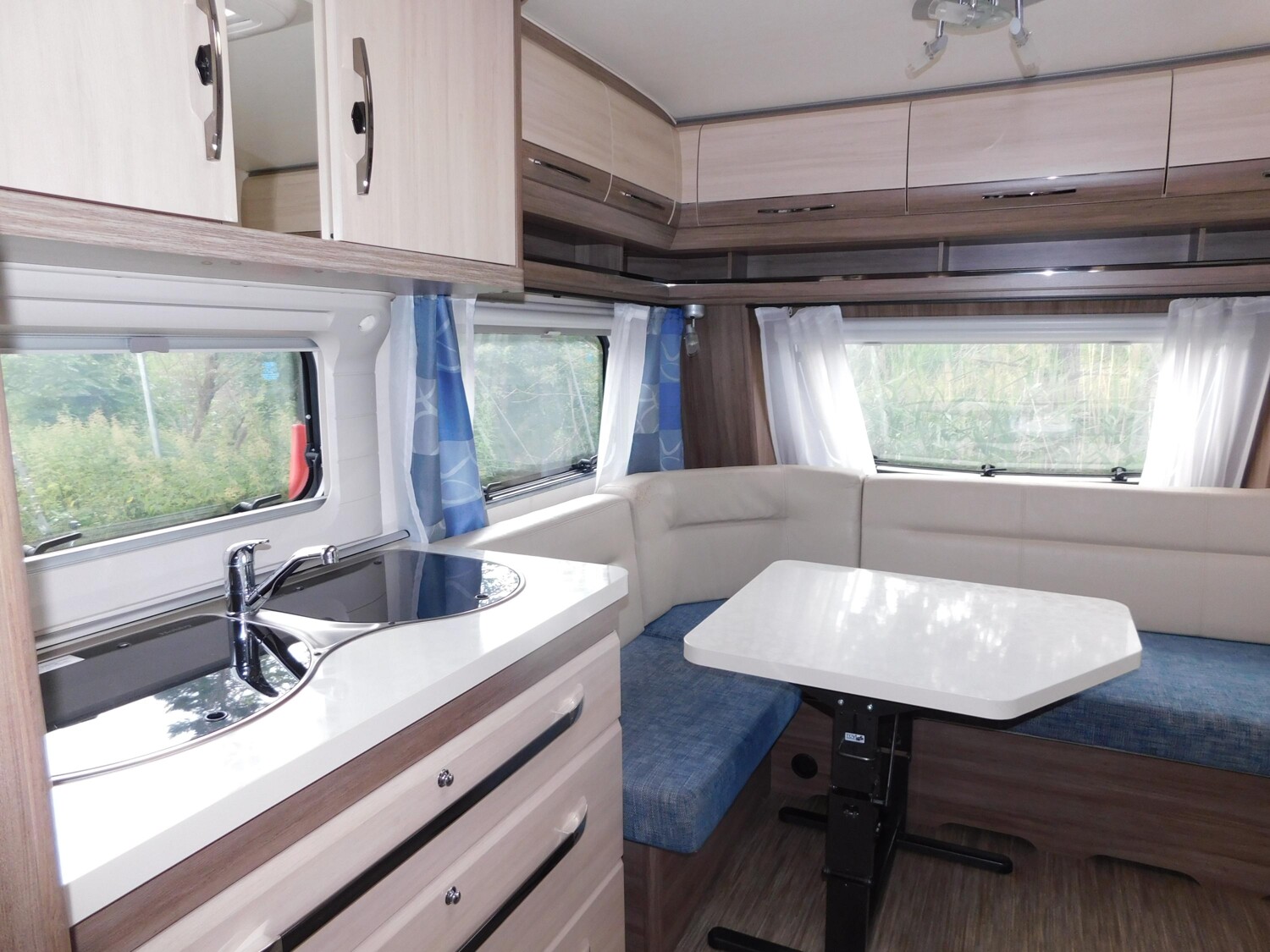 Hobby De Luxe Easy 560 FFE Mover+Markise+Duschkabine - Bild 8