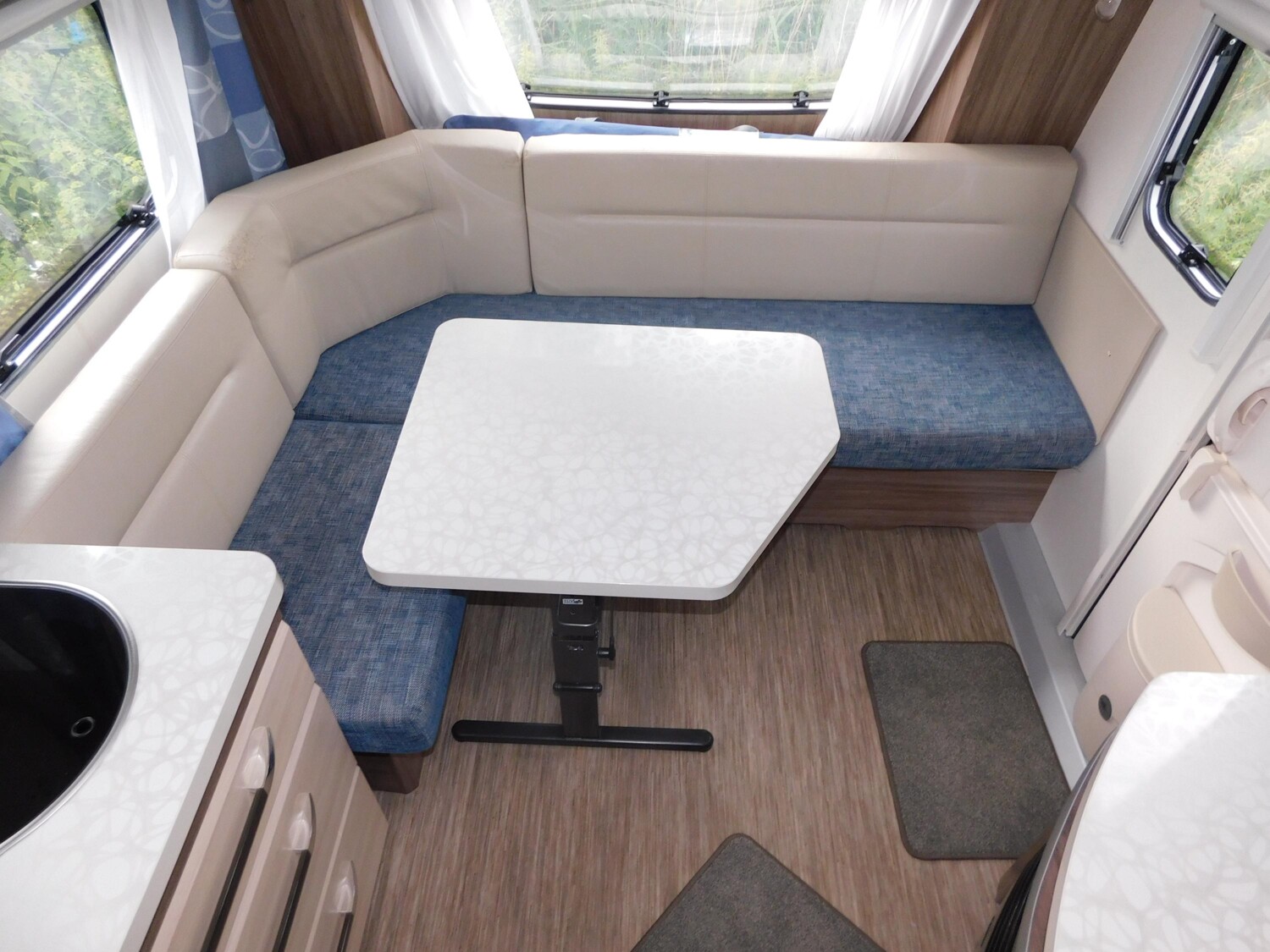 Hobby De Luxe Easy 560 FFE Mover+Markise+Duschkabine - Bild 9