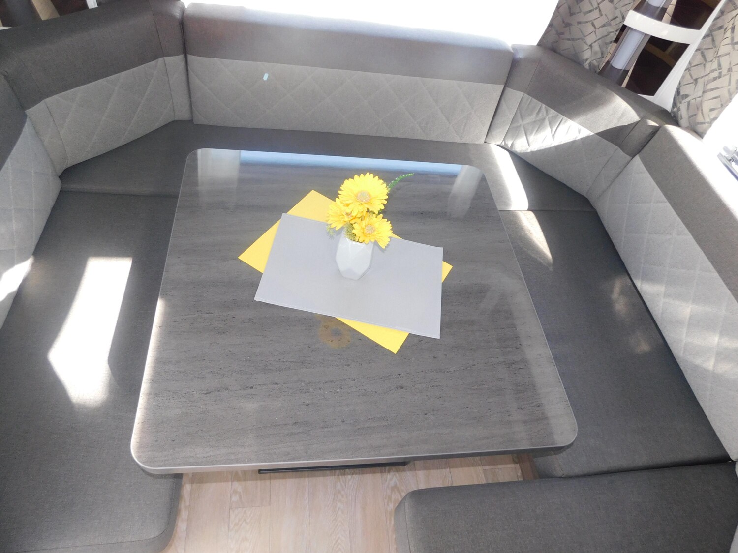 Hobby Prestige 620 CL Fußbodenheizung, City-Anschluss - Bild 7