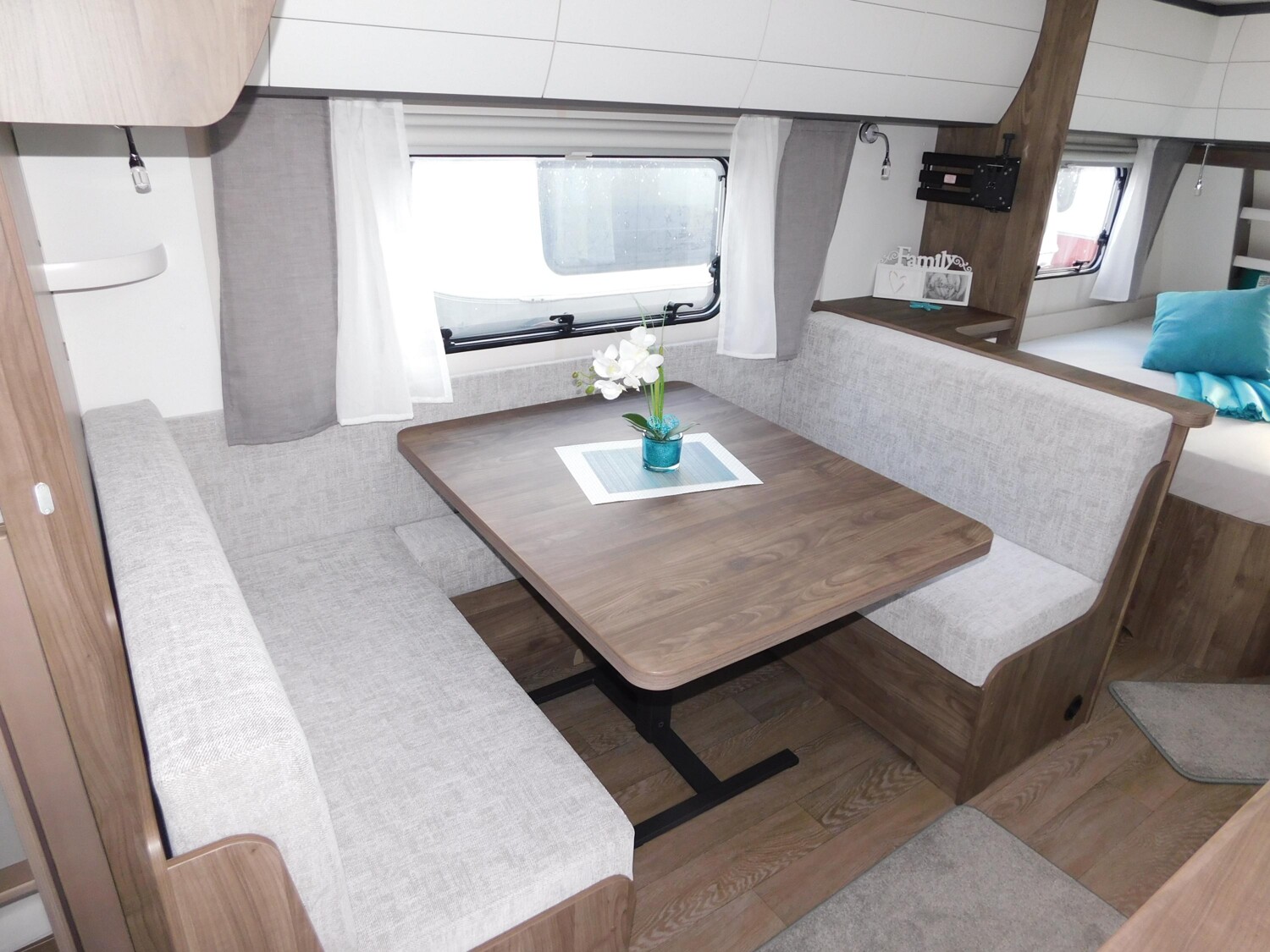 Hobby Excellent Edition 650 KMFe Combi6E + Fußbodenh. - Bild 6