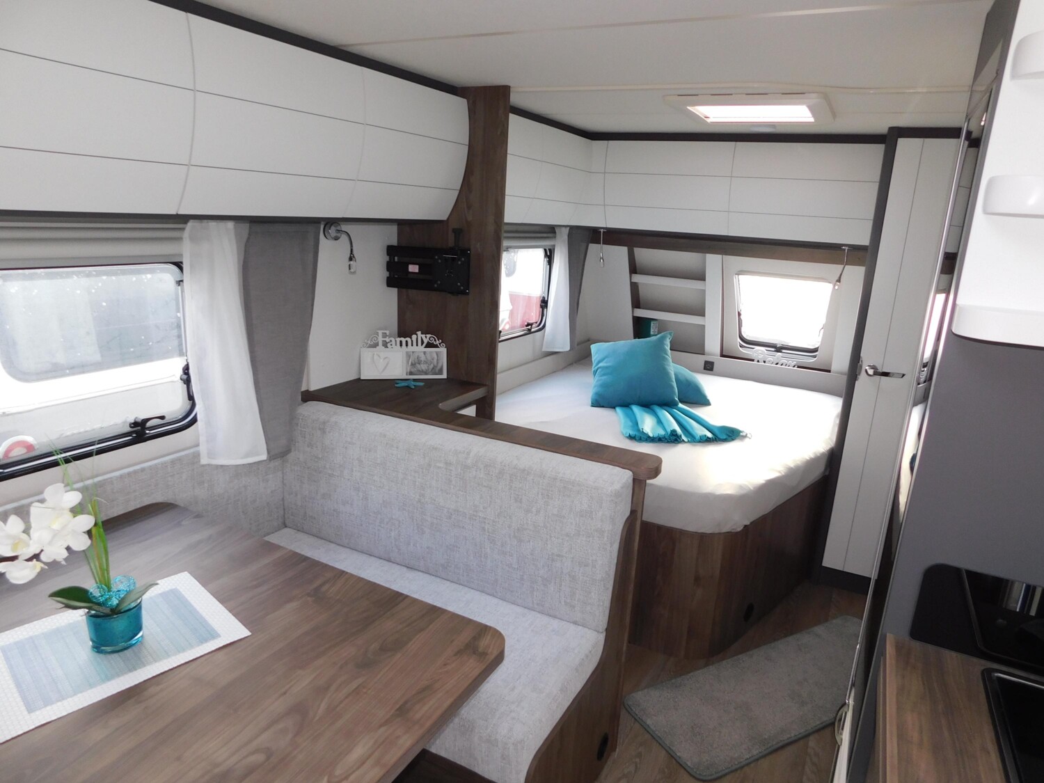 Hobby Excellent Edition 650 KMFe Combi6E + Fußbodenh. - Bild 8