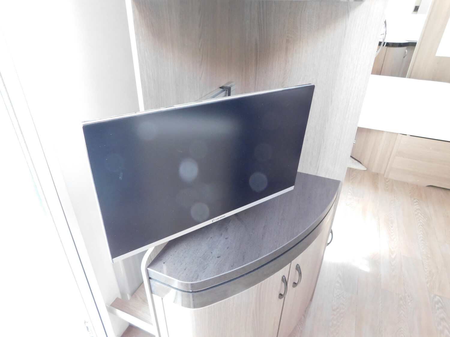Hobby Prestige 720 WQC ALDE, Dachklima, DuoControl, TV - Bild 10