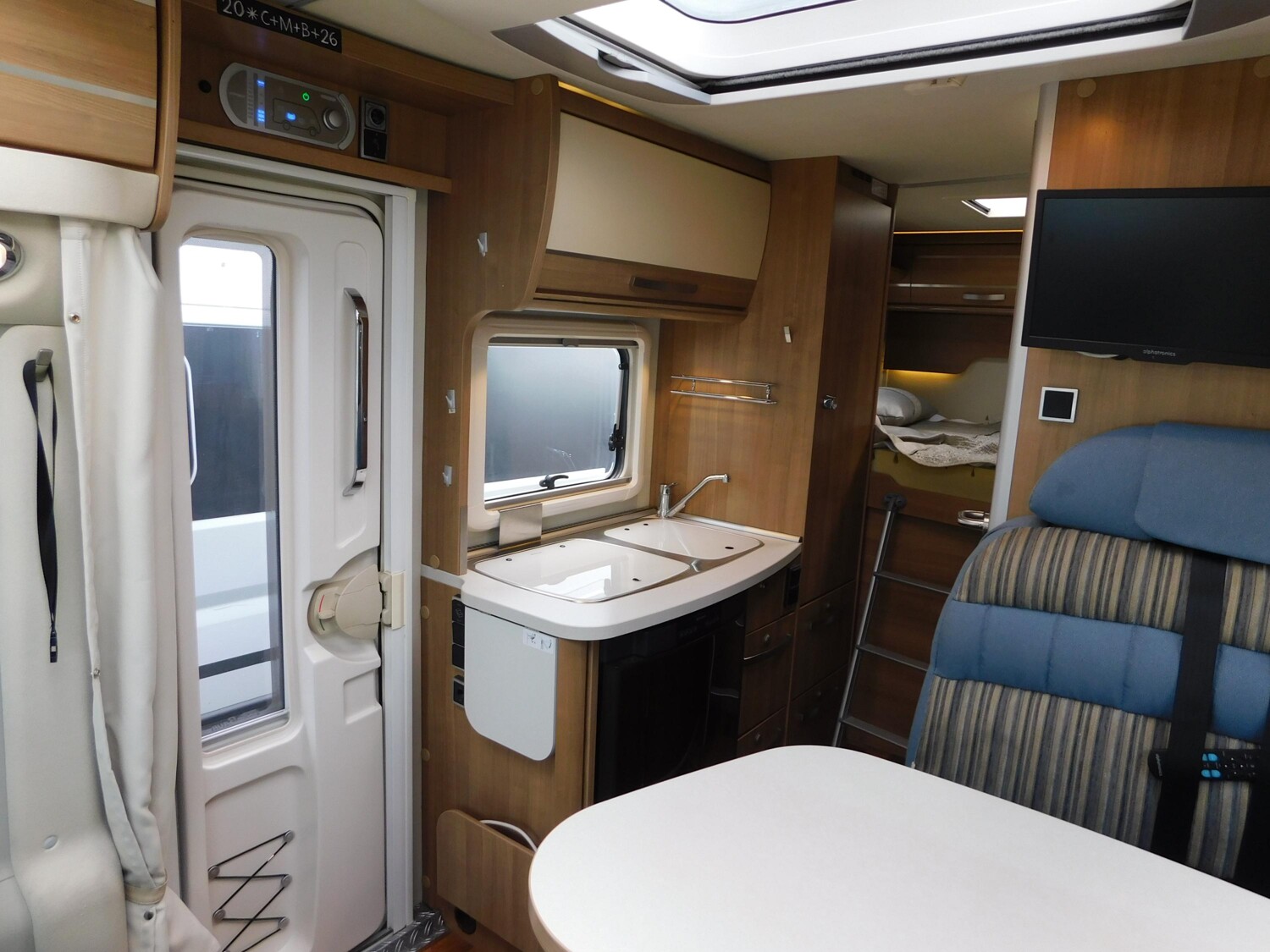 Hymer Exsis-t 414 Fahrradlift, Radio+Kamera, GFK-Dach - Bild 10