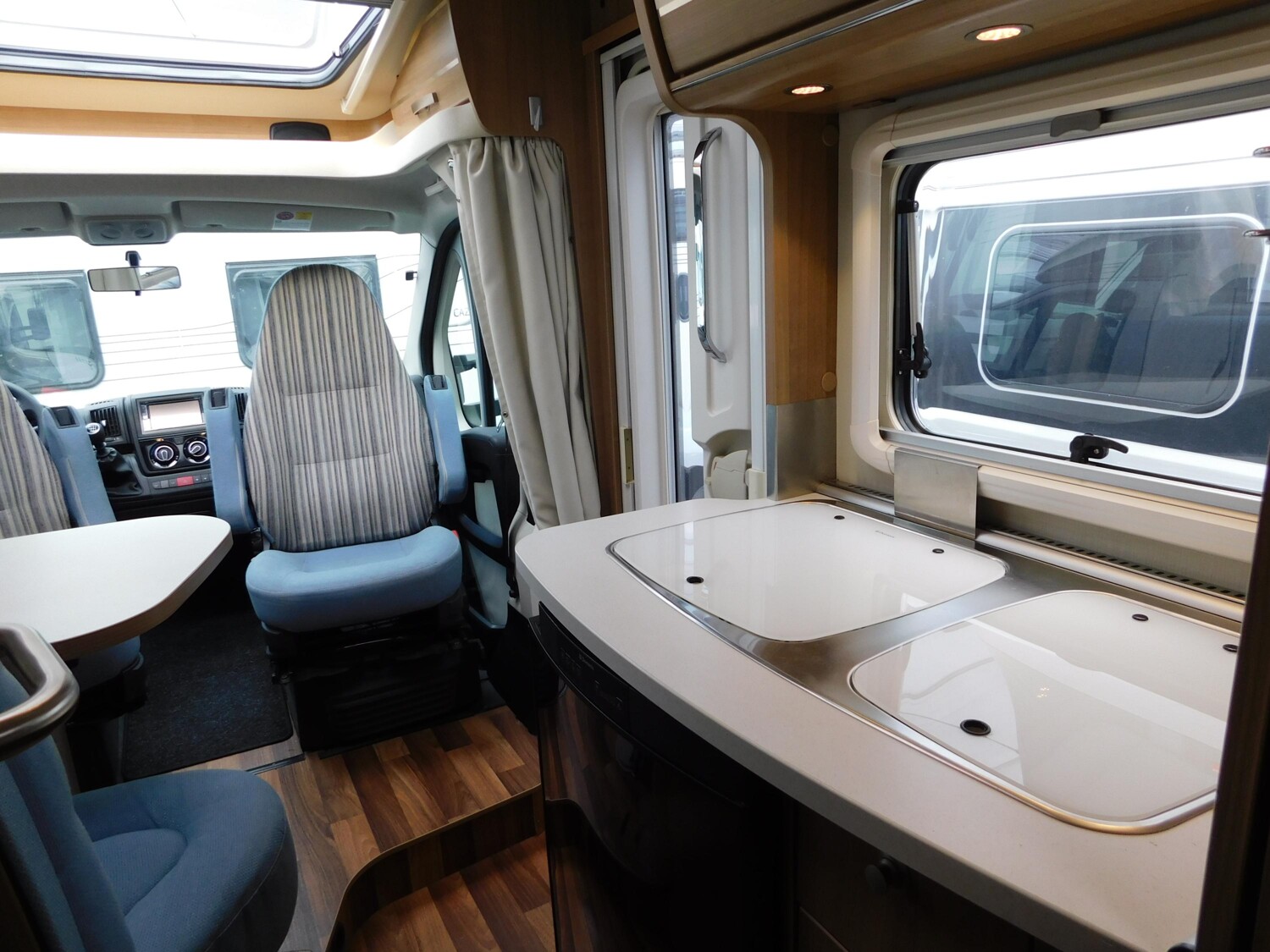 Hymer Exsis-t 414 Fahrradlift, Radio+Kamera, GFK-Dach - Bild 11