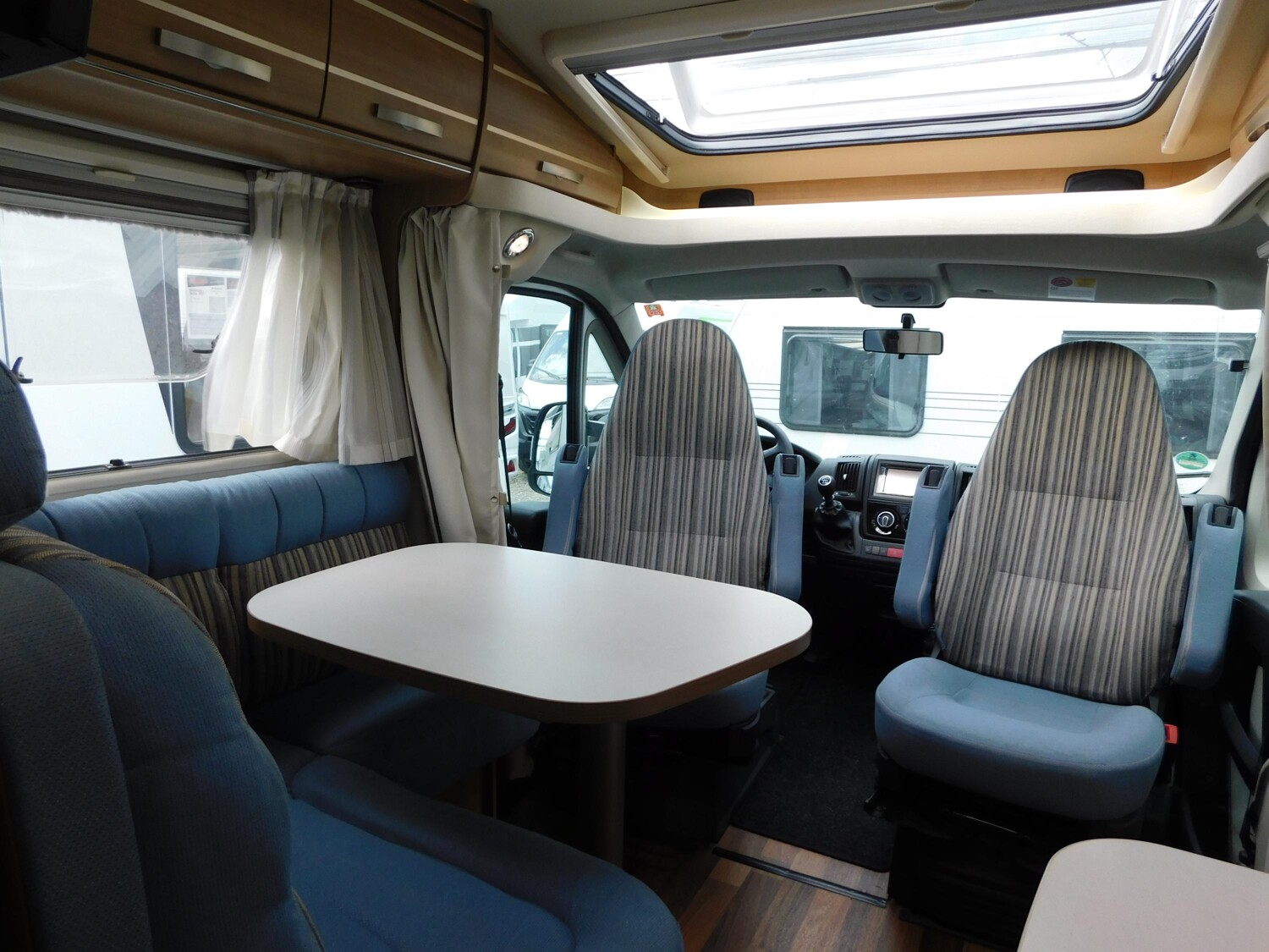 Hymer Exsis-t 414 Fahrradlift, Radio+Kamera, GFK-Dach - Bild 12