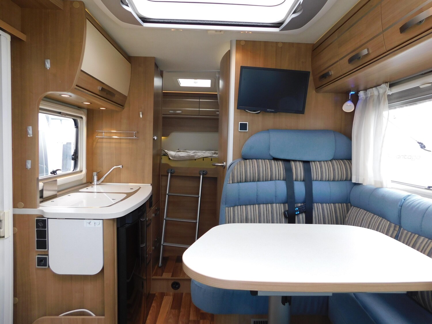 Hymer Exsis-t 414 Fahrradlift, Radio+Kamera, GFK-Dach - Bild 14